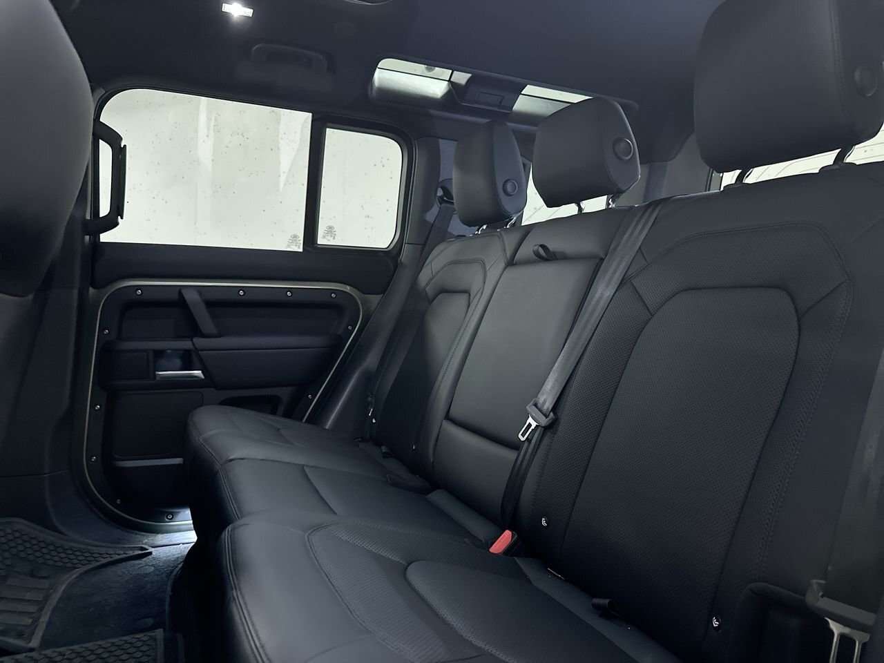 2025 Land Rover Defender Air Suspension! Black Pack! thumb 31