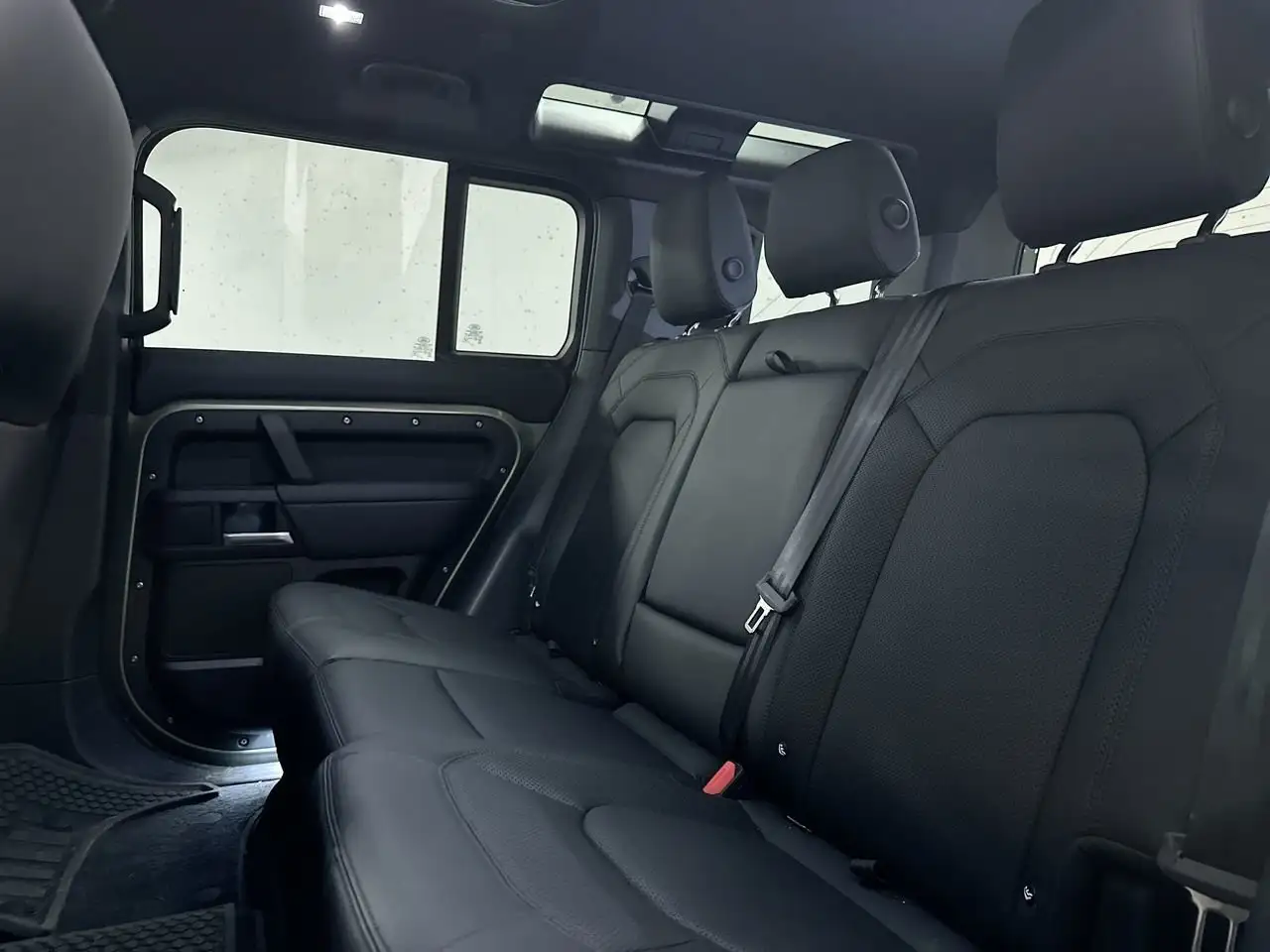 Land Rover Defender снимка Land Rover Defender