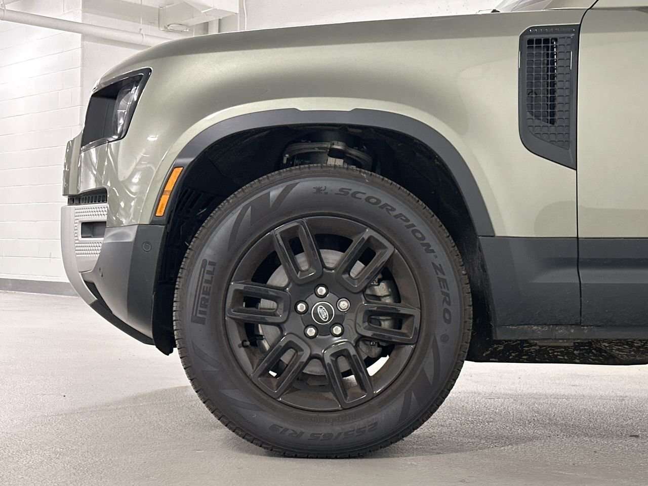2025 Land Rover Defender Air Suspension! Black Pack! thumb 18