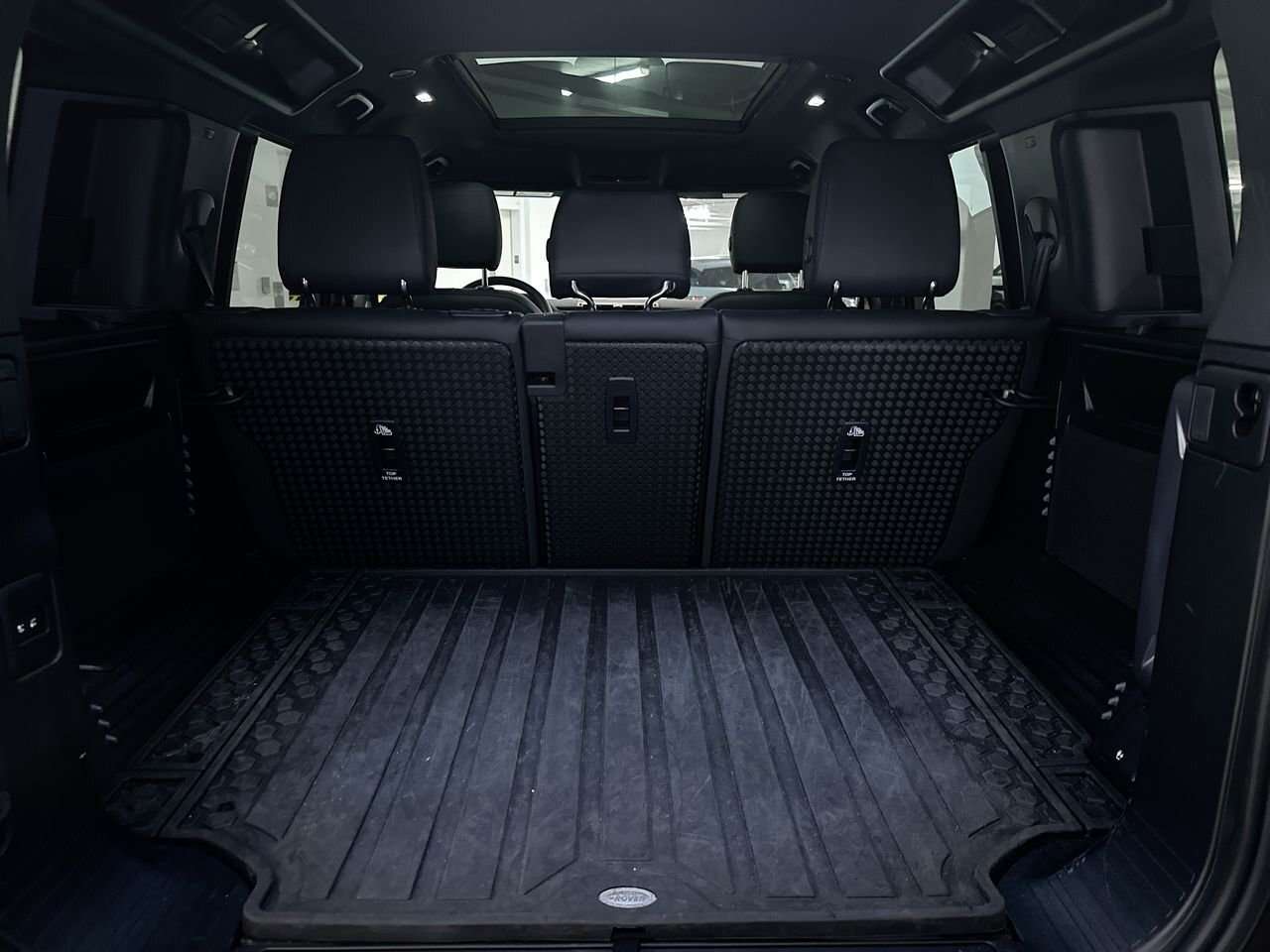 2025 Land Rover Defender Air Suspension! Black Pack! thumb 32