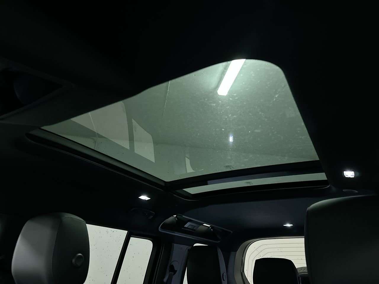 2025 Land Rover Defender Air Suspension! Black Pack! thumb 30