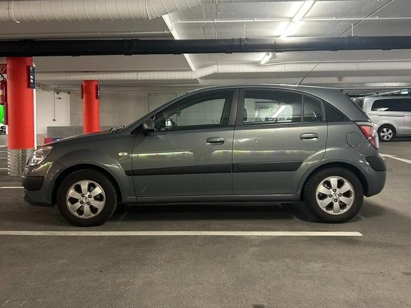 Kia Rio Rio 1,4i Active Active Silber - 2