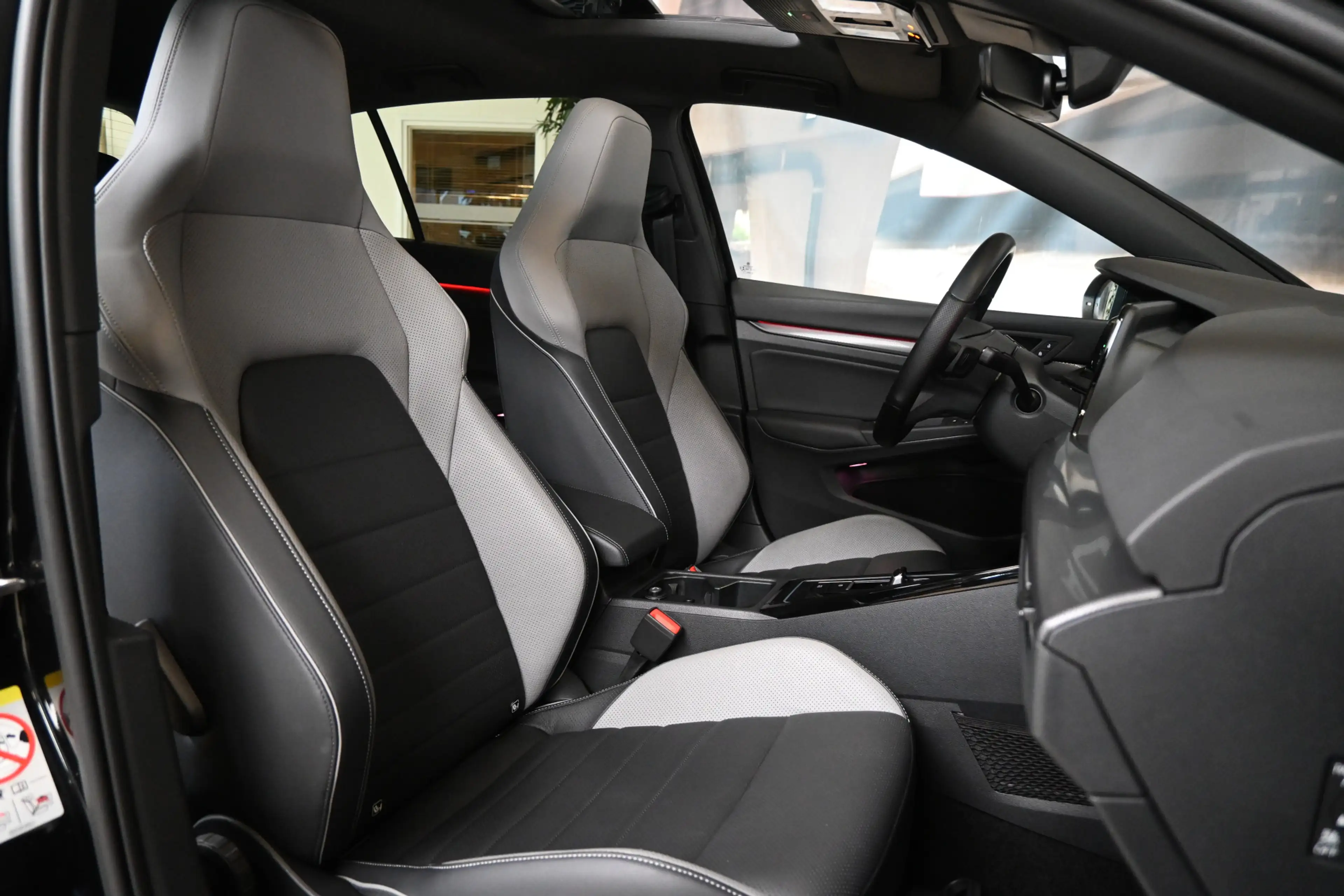 Volkswagen Golf GTE 1.4 eHybrid 245pk | Pano | Leder | Memory | IQ. Li — photo 22