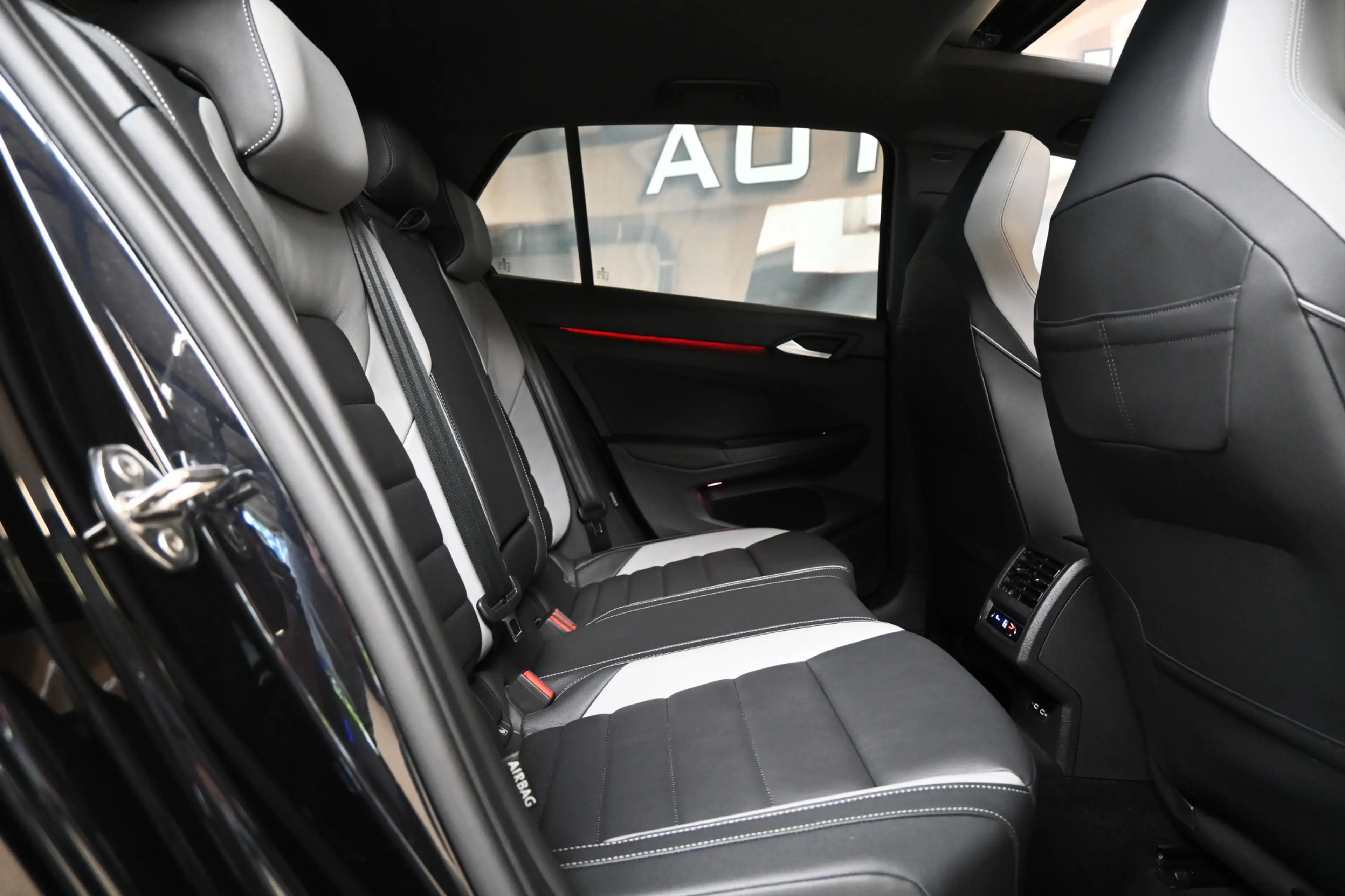 Volkswagen Golf GTE 1.4 eHybrid 245pk | Pano | Leder | Memory | IQ. Li — photo 19
