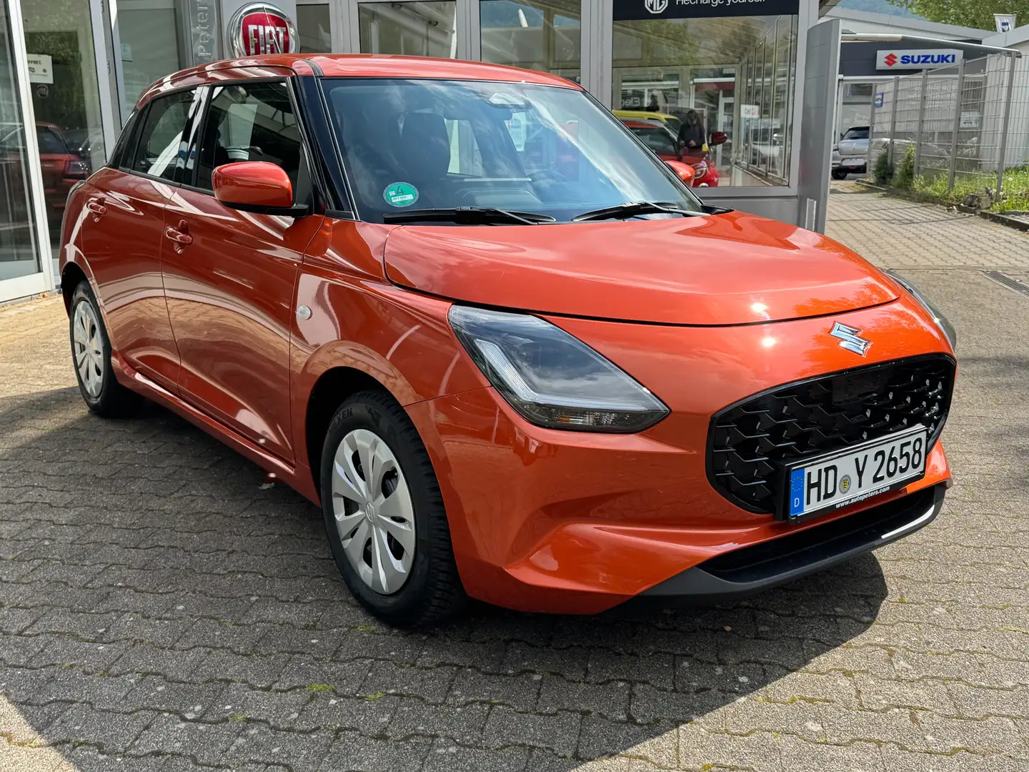 Suzuki Swift 1.2 Hybrid Allrad Club *Navi, Kamera, PDC* Oranje - 2