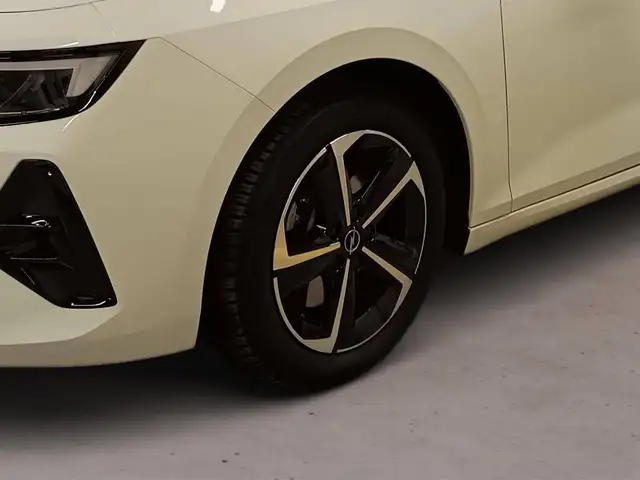 Opel Astra view 8
