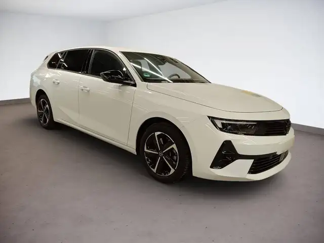 Opel Astra view 2