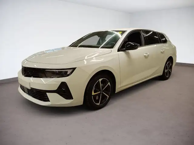 Opel Astra view 3