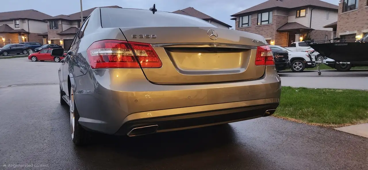 Mercedes-Benz E-Class снимка Mercedes-Benz E-Class
