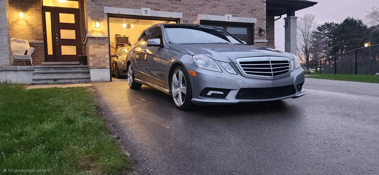 Mercedes-Benz E-Class снимка Mercedes-Benz E-Class