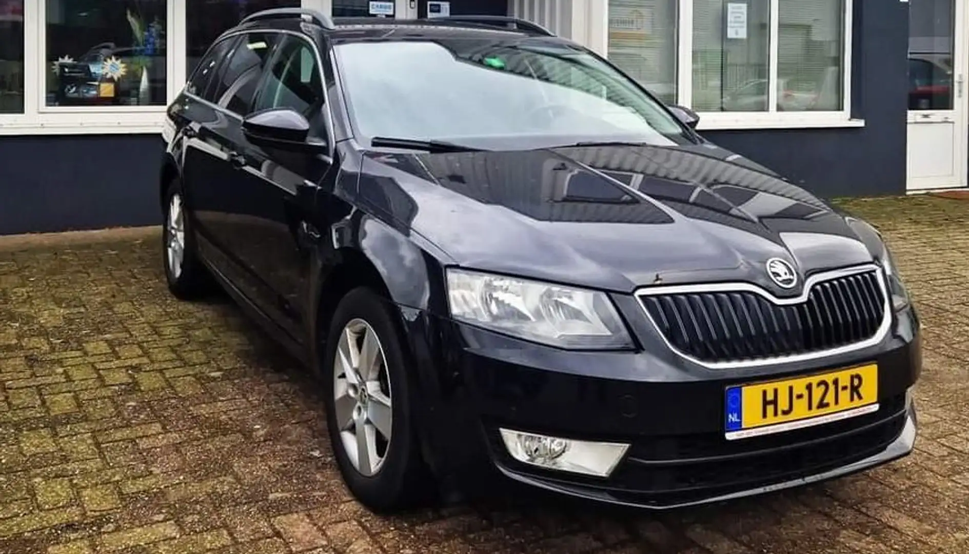 Skoda Octavia 1.6 TDI 81KW Greenline Combi2015Zwart/APK/Trekhaak Zwart - 1