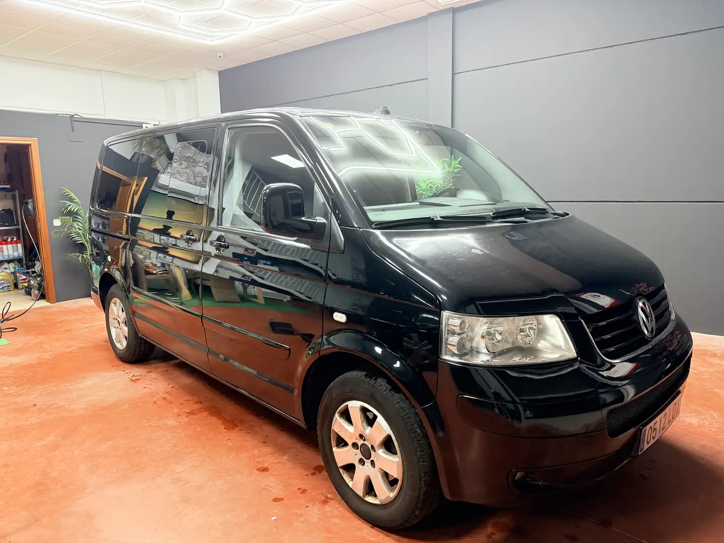 Volkswagen Multivan 2.5TDI Highline 4Motion 174 Negro - 1