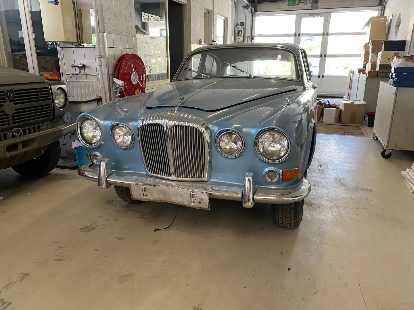 Daimler Sovereign 4.2 Blau - 1