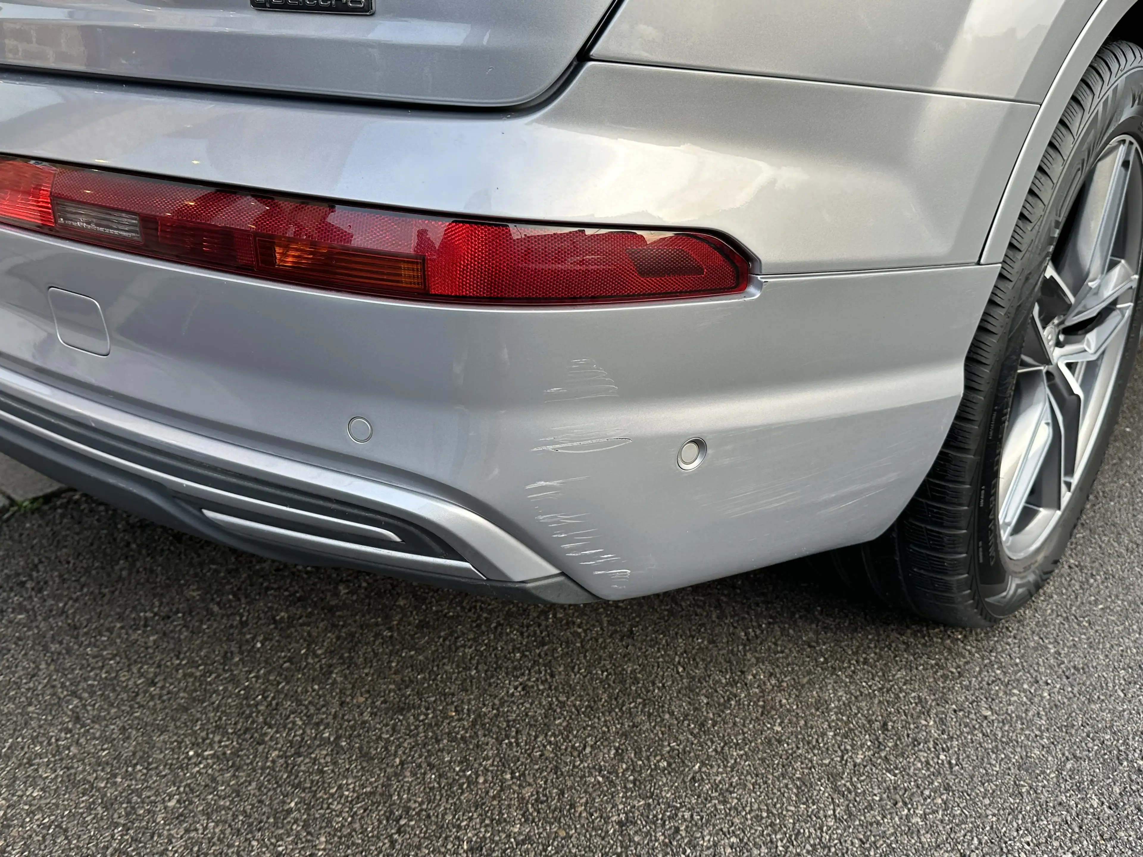 Audi Q7 e-tron 3.0 TDi V6 Quattro e-tron S Line — photo 11