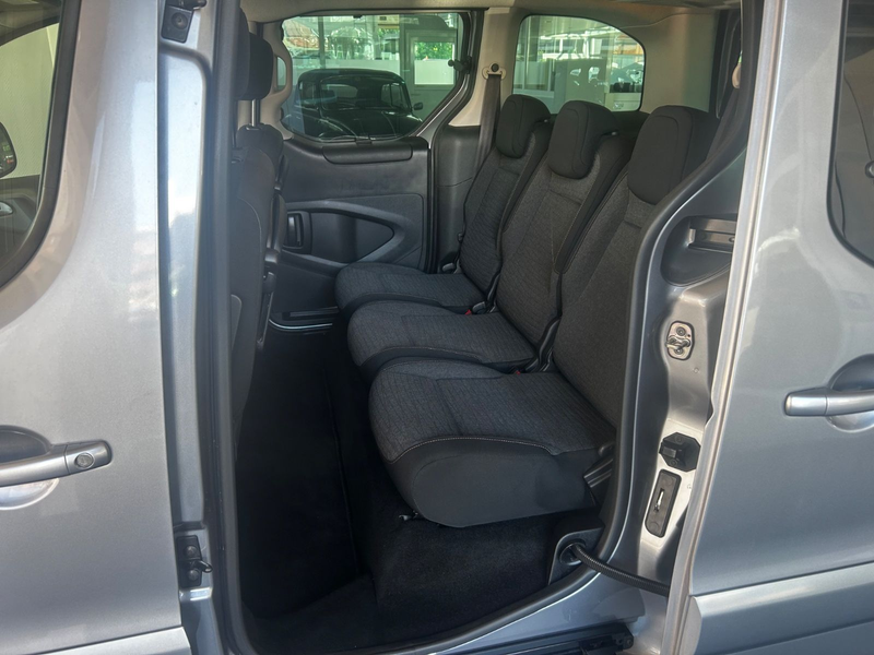 Citroen Berlingo 1.6HDI Multispace Pano Navi Kamera HUneu — photo 7