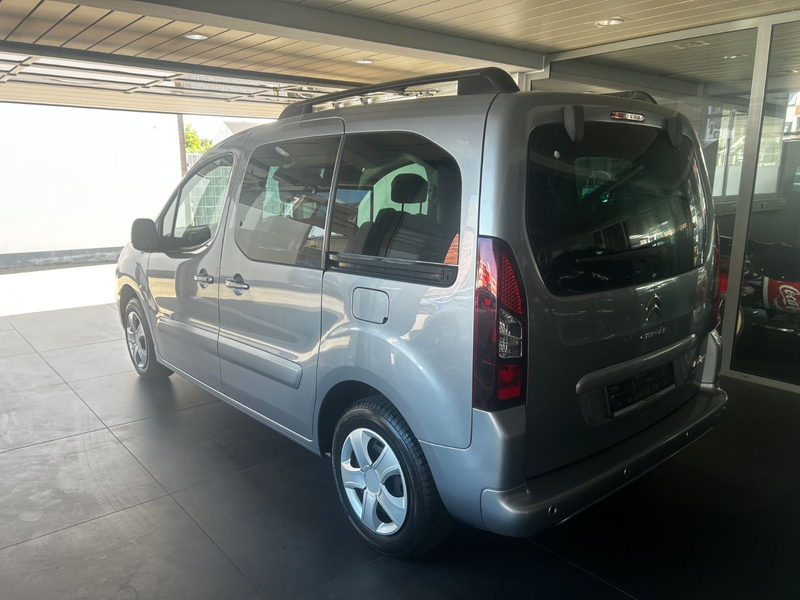 Citroen Berlingo 1.6HDI Multispace Pano Navi Kamera HUneu — photo 6
