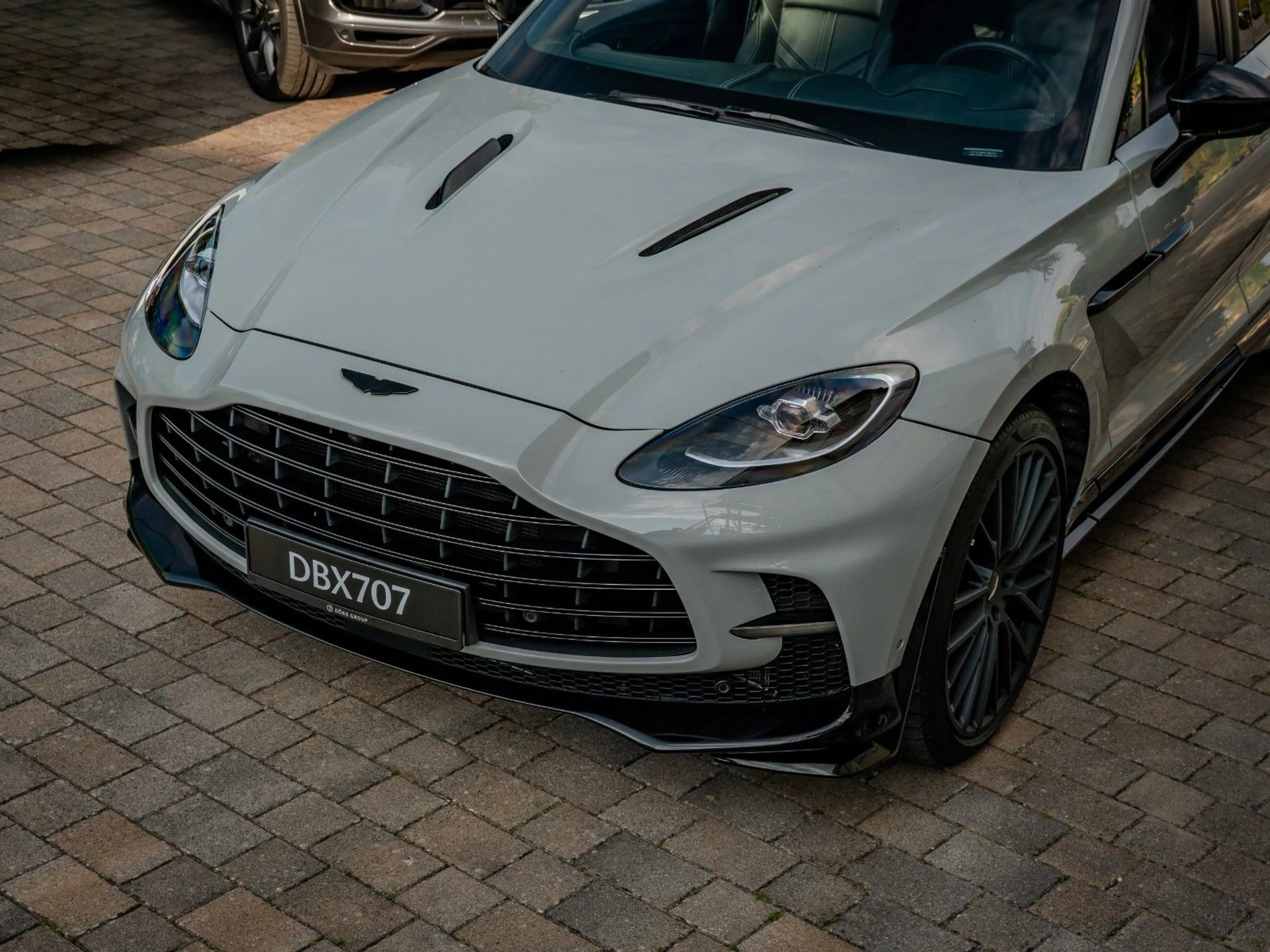 Aston Martin DBX 707/ApexGrey/23"/Standheizung/GlossBlackPack — photo 3