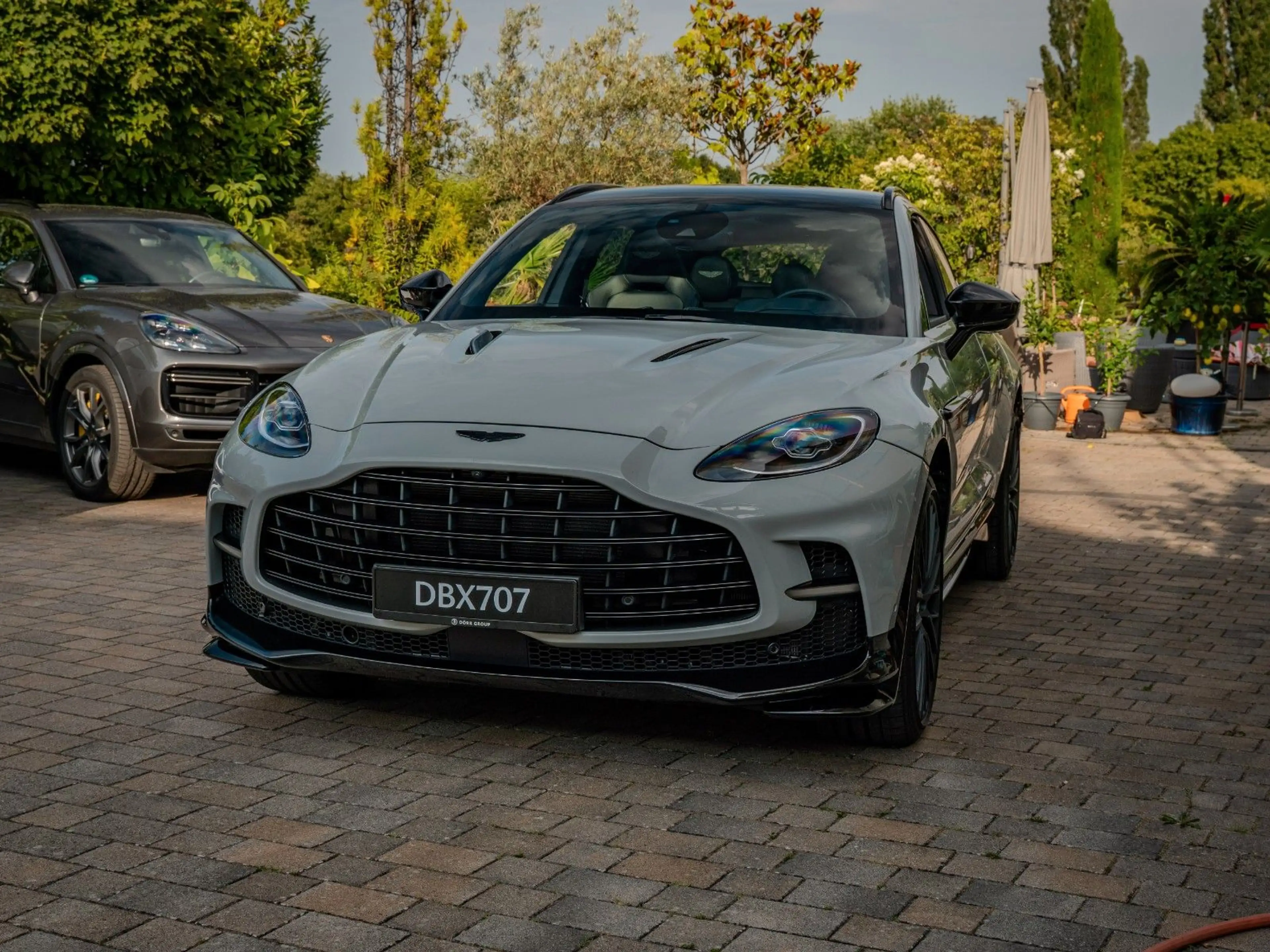 Aston Martin DBX 707/ApexGrey/23"/Standheizung/GlossBlackPack — photo 2
