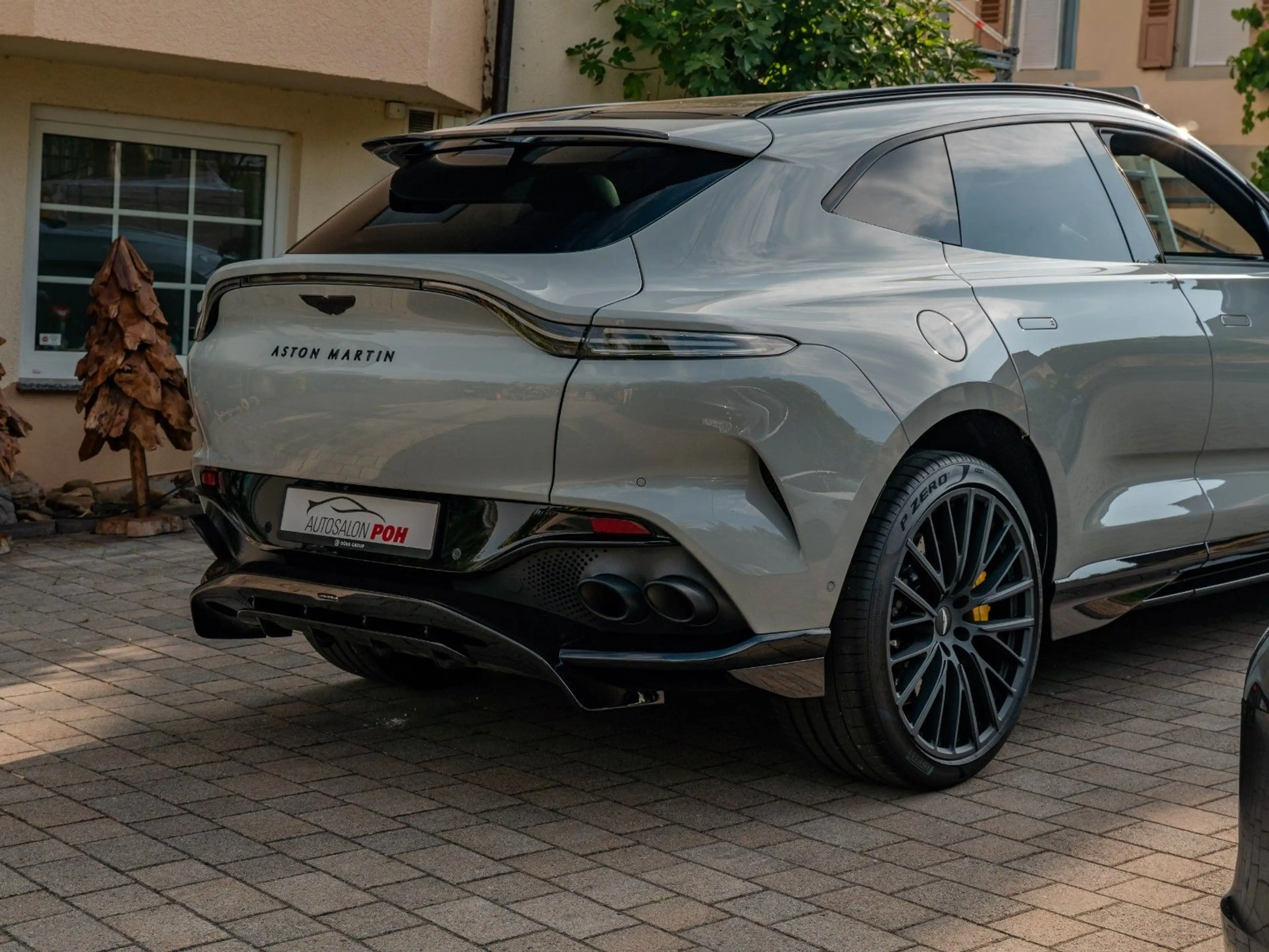 Aston Martin DBX 707/ApexGrey/23"/Standheizung/GlossBlackPack — photo 8