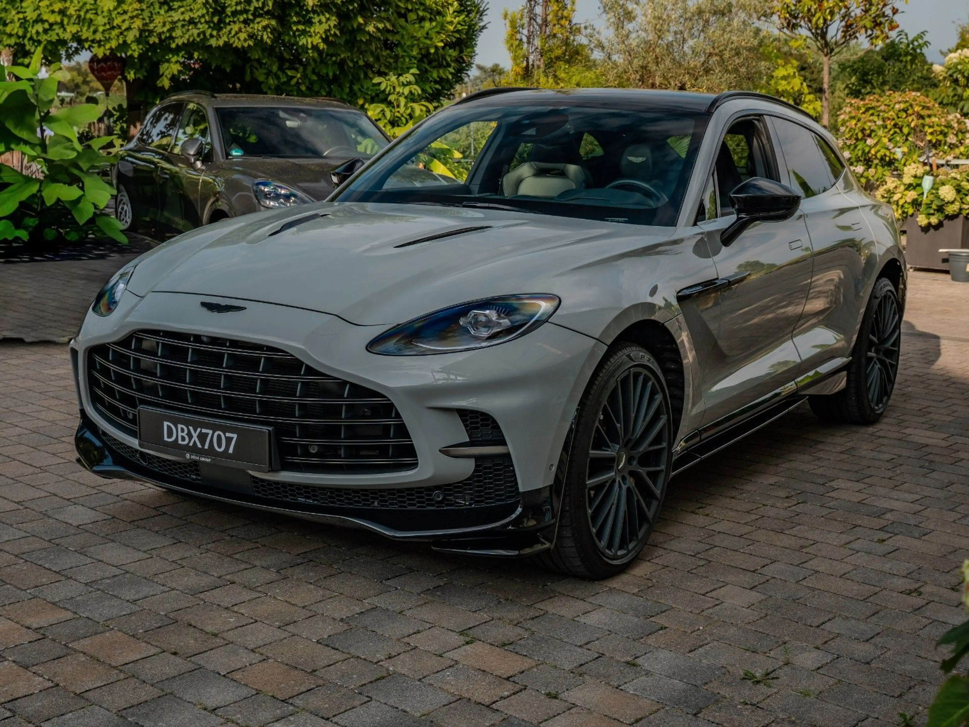 Aston Martin DBX 707/ApexGrey/23"/Standheizung/GlossBlackPack — photo 10