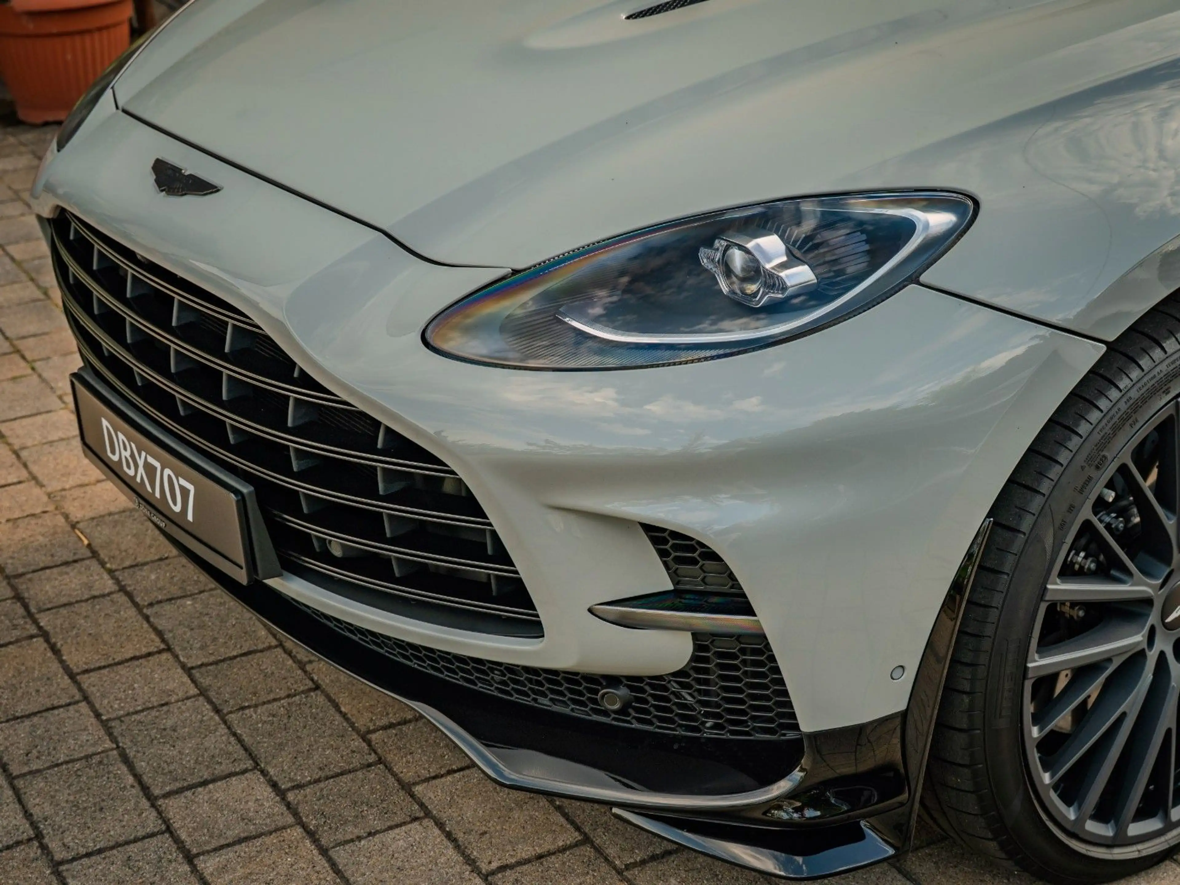 Aston Martin DBX 707/ApexGrey/23"/Standheizung/GlossBlackPack — photo 11