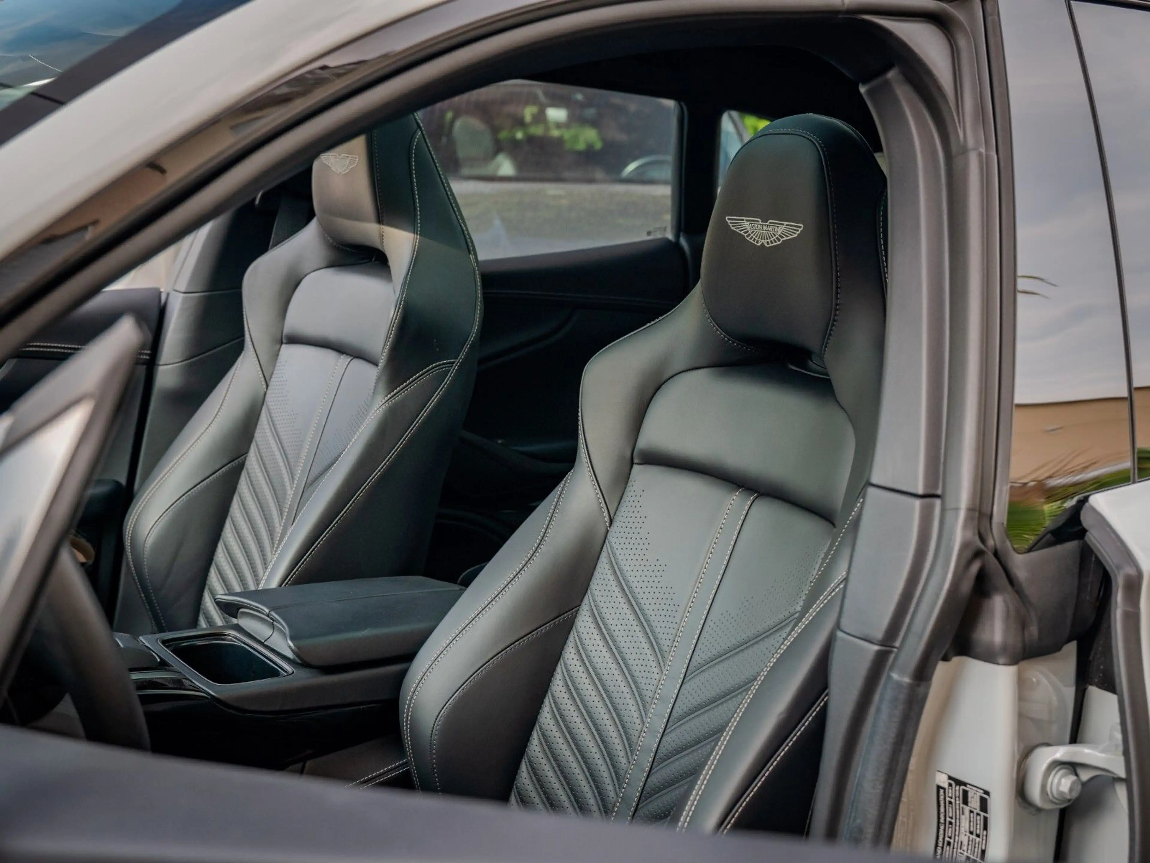 Aston Martin DBX 707/ApexGrey/23"/Standheizung/GlossBlackPack — photo 15