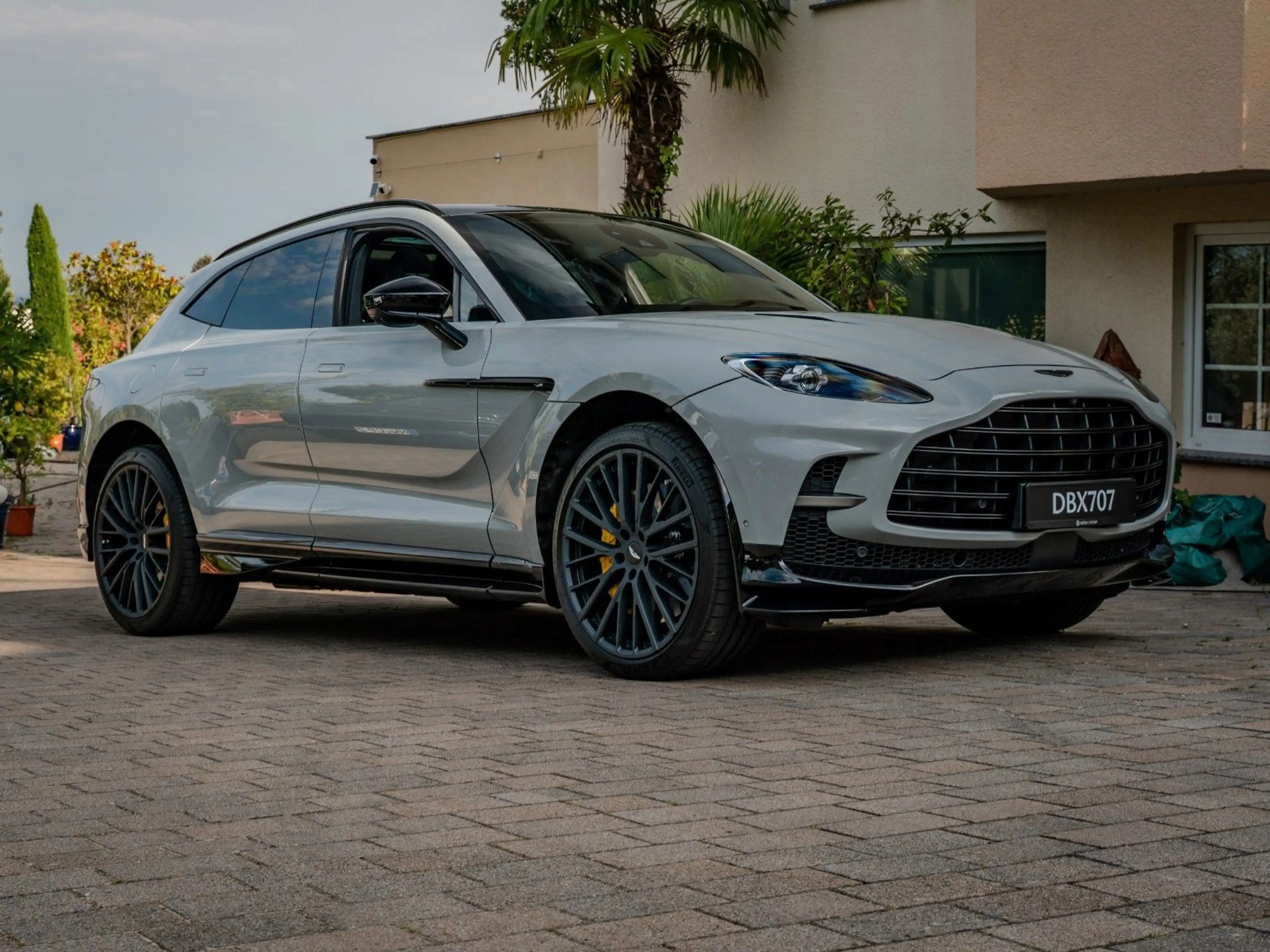 Aston Martin DBX 707/ApexGrey/23"/Standheizung/GlossBlackPack