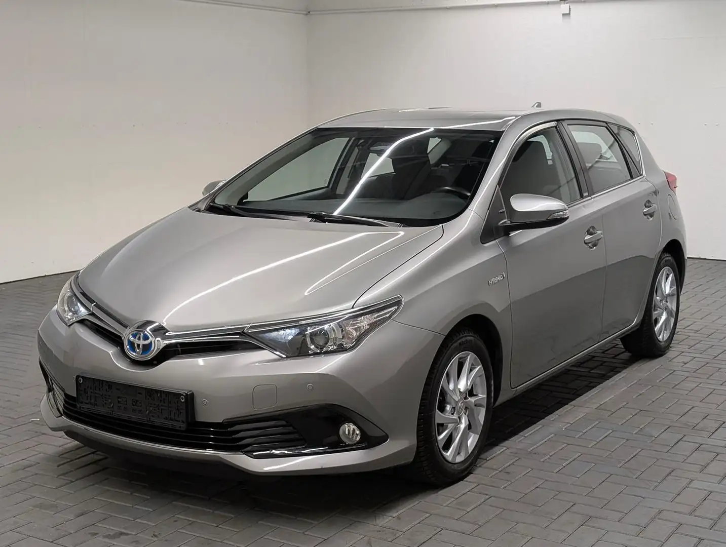 Toyota Auris Hybrid Edition-S Navi/SHZ/Kam/Tempomat Silber - 1