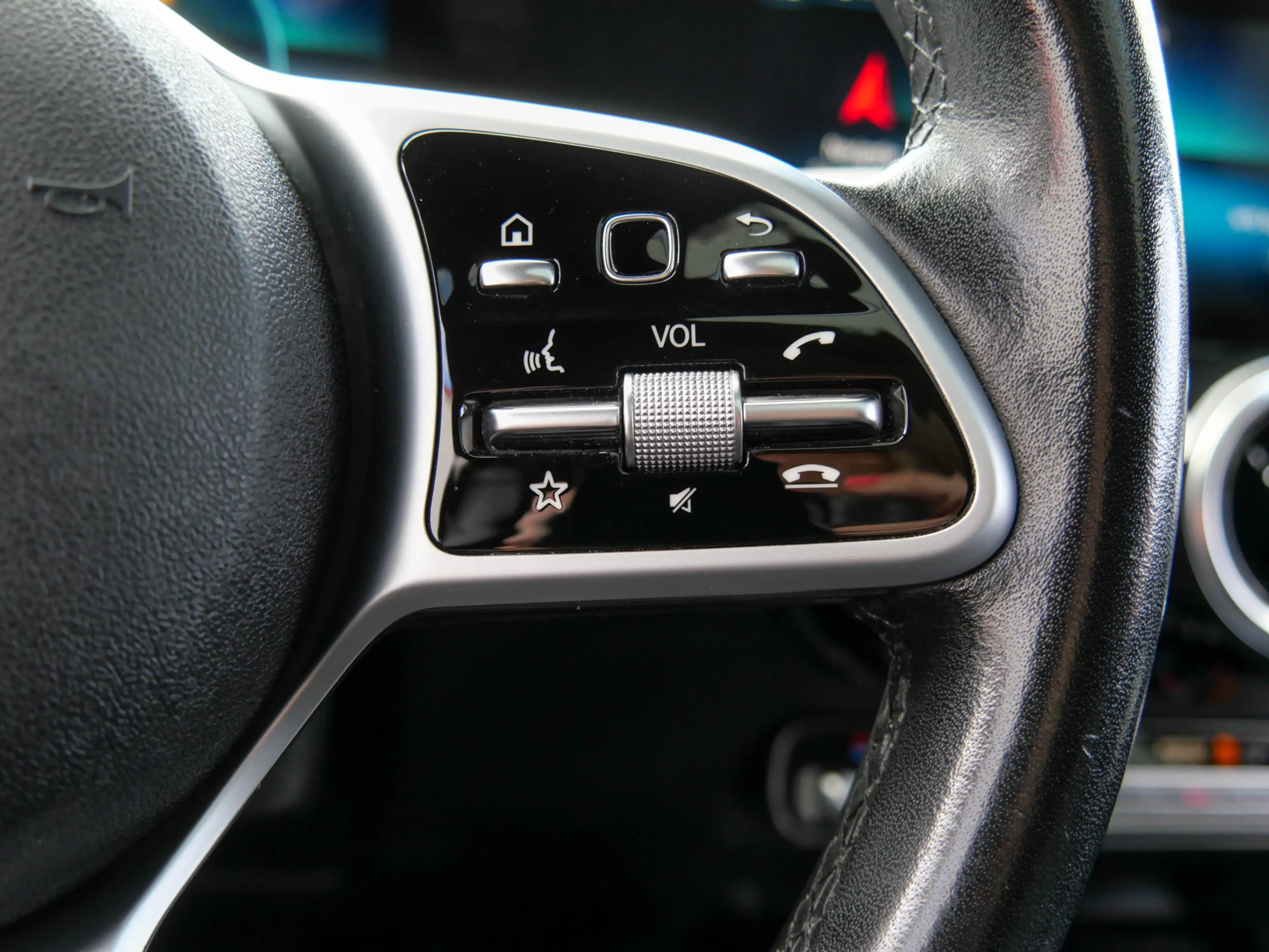 Mercedes-Benz GLB 200 Premium | PANODAK | TREKHAAK | CAMERA | — photo 15