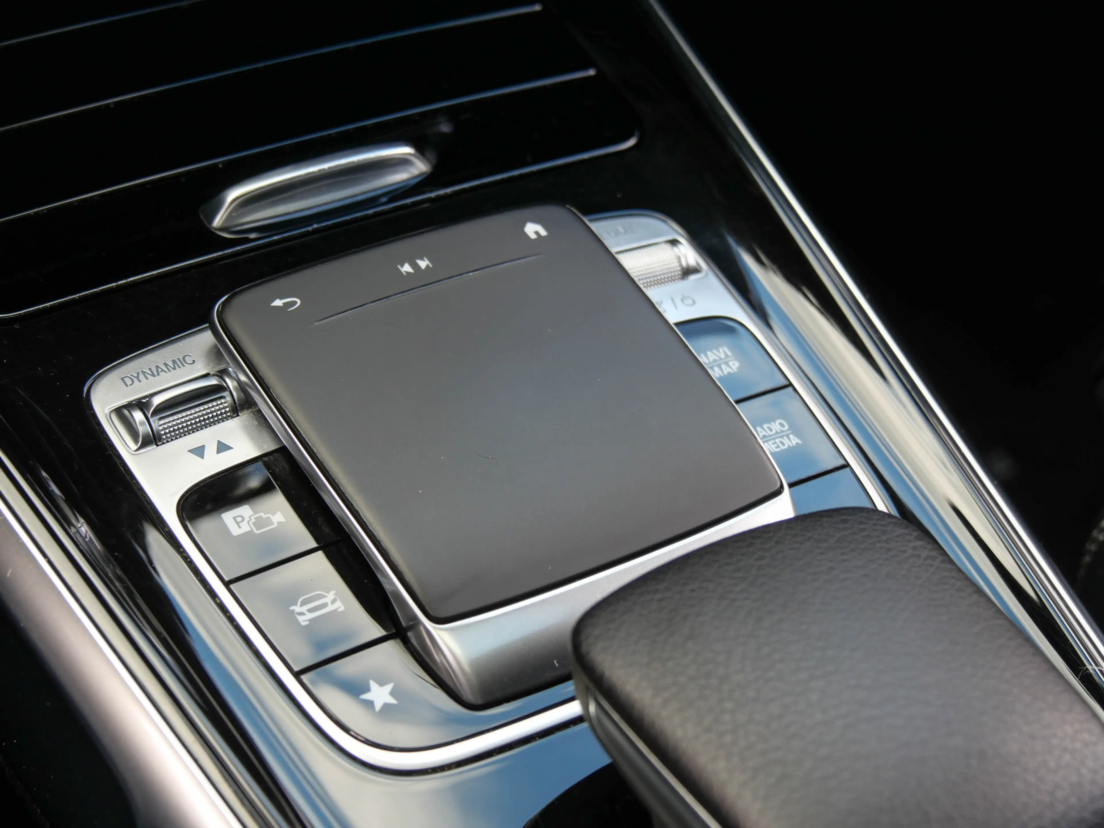 Mercedes-Benz GLB 200 Premium | PANODAK | TREKHAAK | CAMERA | — photo 17