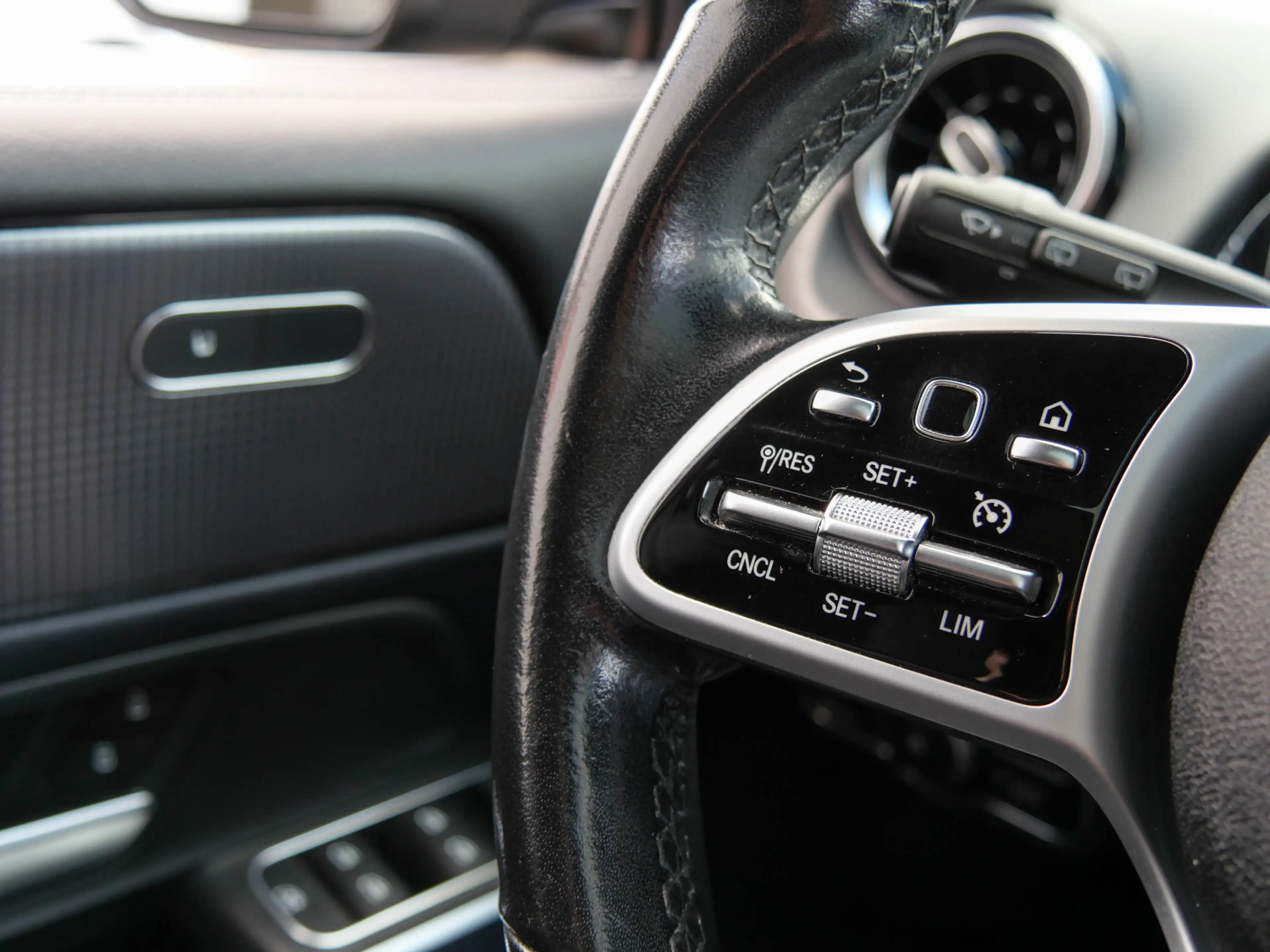 Mercedes-Benz GLB 200 Premium | PANODAK | TREKHAAK | CAMERA | — photo 14