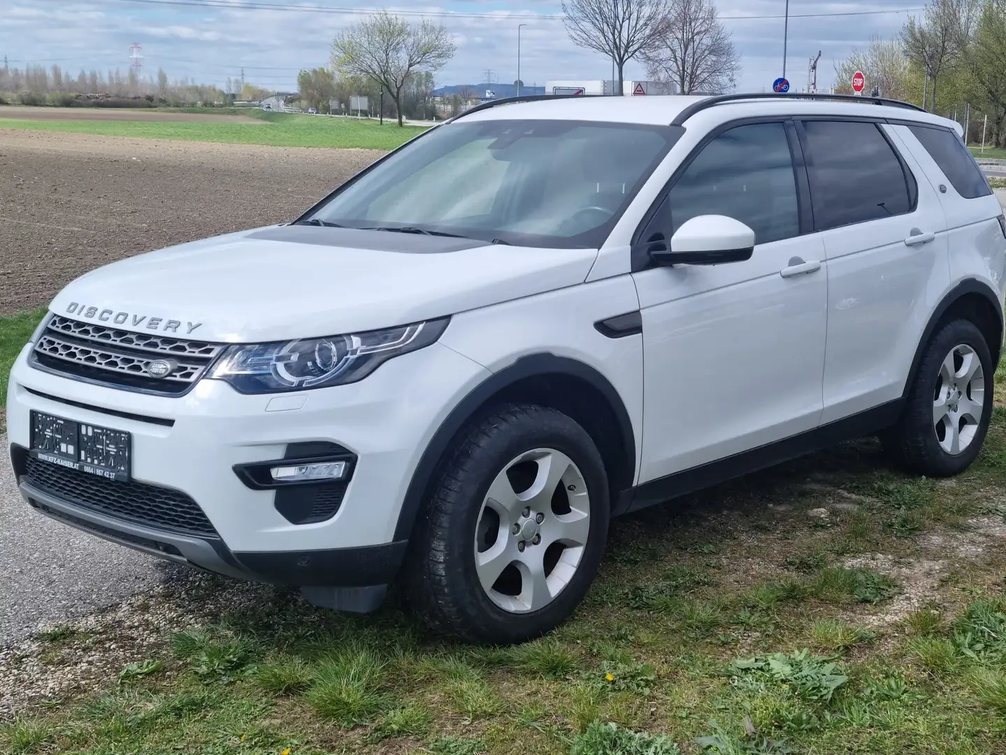 Land Rover Discovery Sport Discovery Sport 2,0 TD4 4WD SE e-Capability Weiß - 2