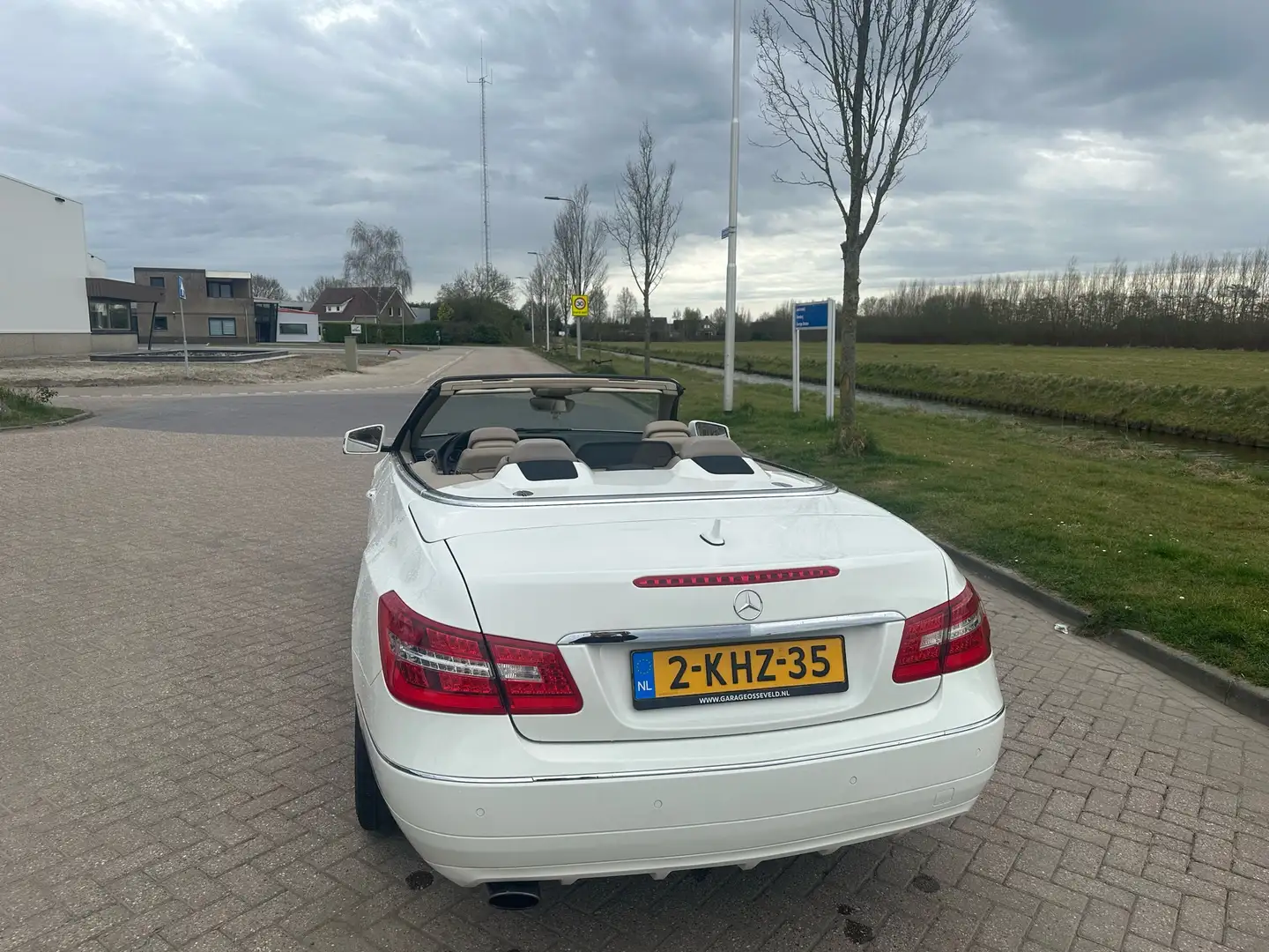 Mercedes-Benz E 200 CGI Coupe BlueEFFICIENCY Automatik Elegance - 2