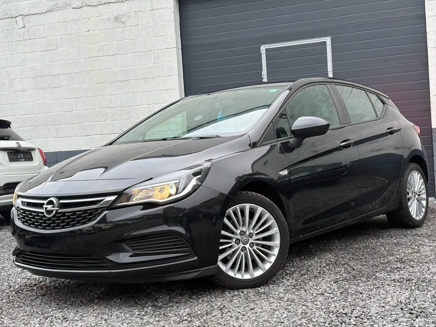 Opel Astra Euro 6 * Zwart - 1