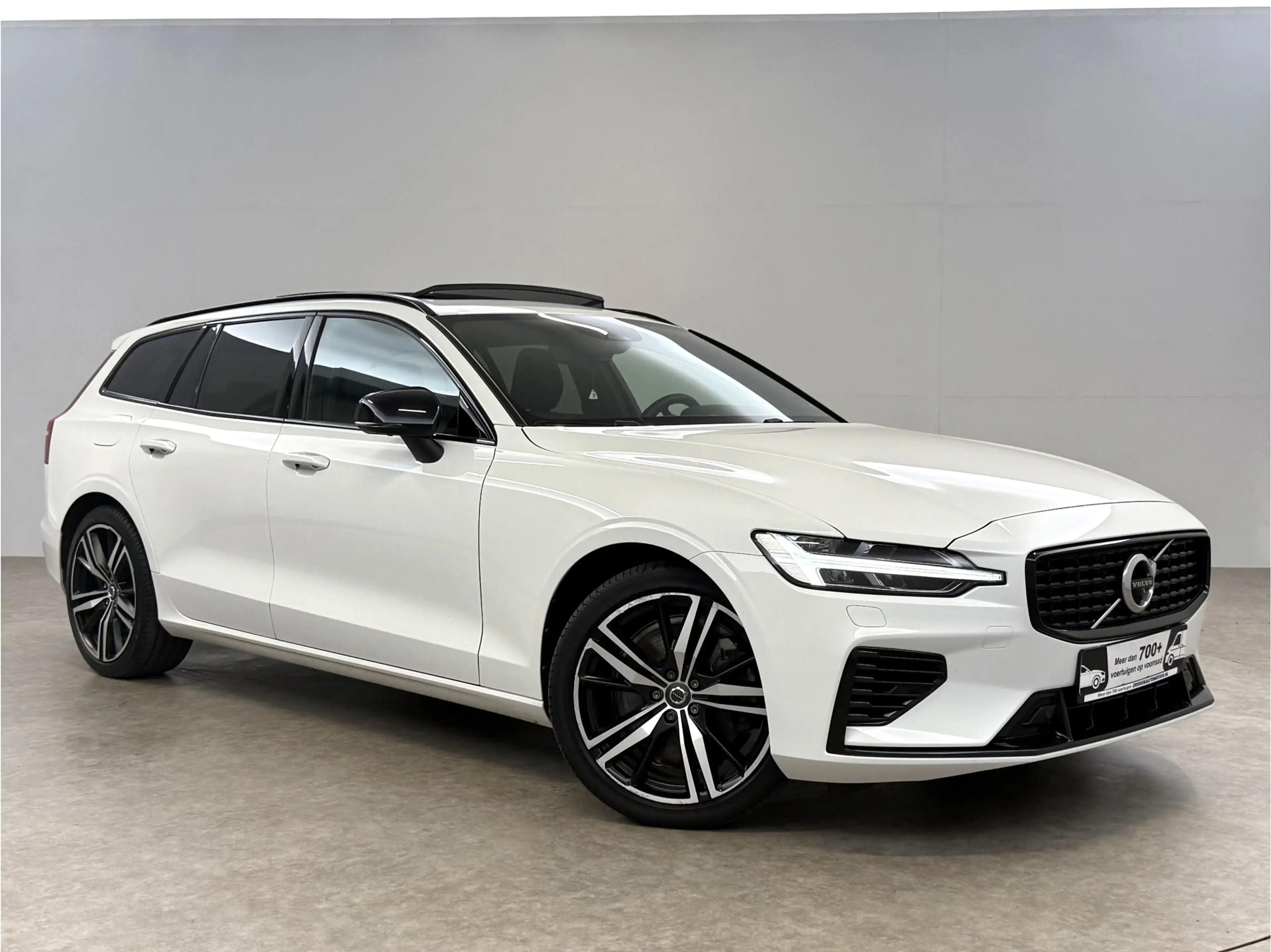 Volvo V60 2.0 T6 Recharge AWD R-Design | Pano | Memory | 360 — photo 6