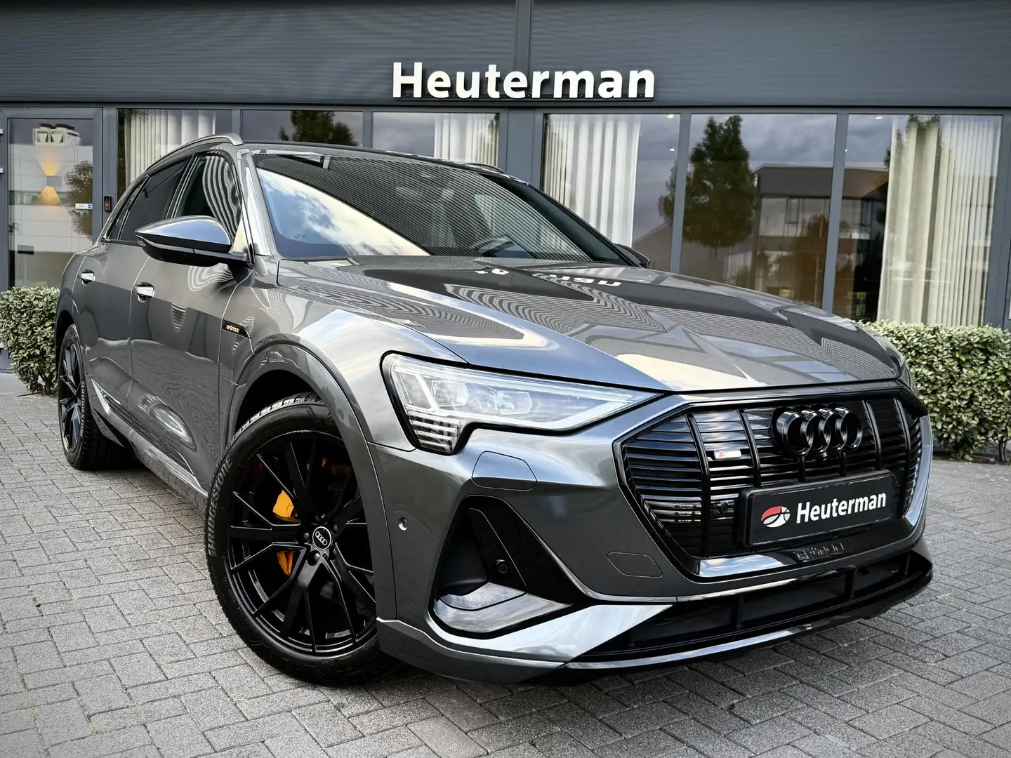 Audi e-tron 50 Quattro S Line Black/ Softclose / B&O/ Sfeer Grijs - 1