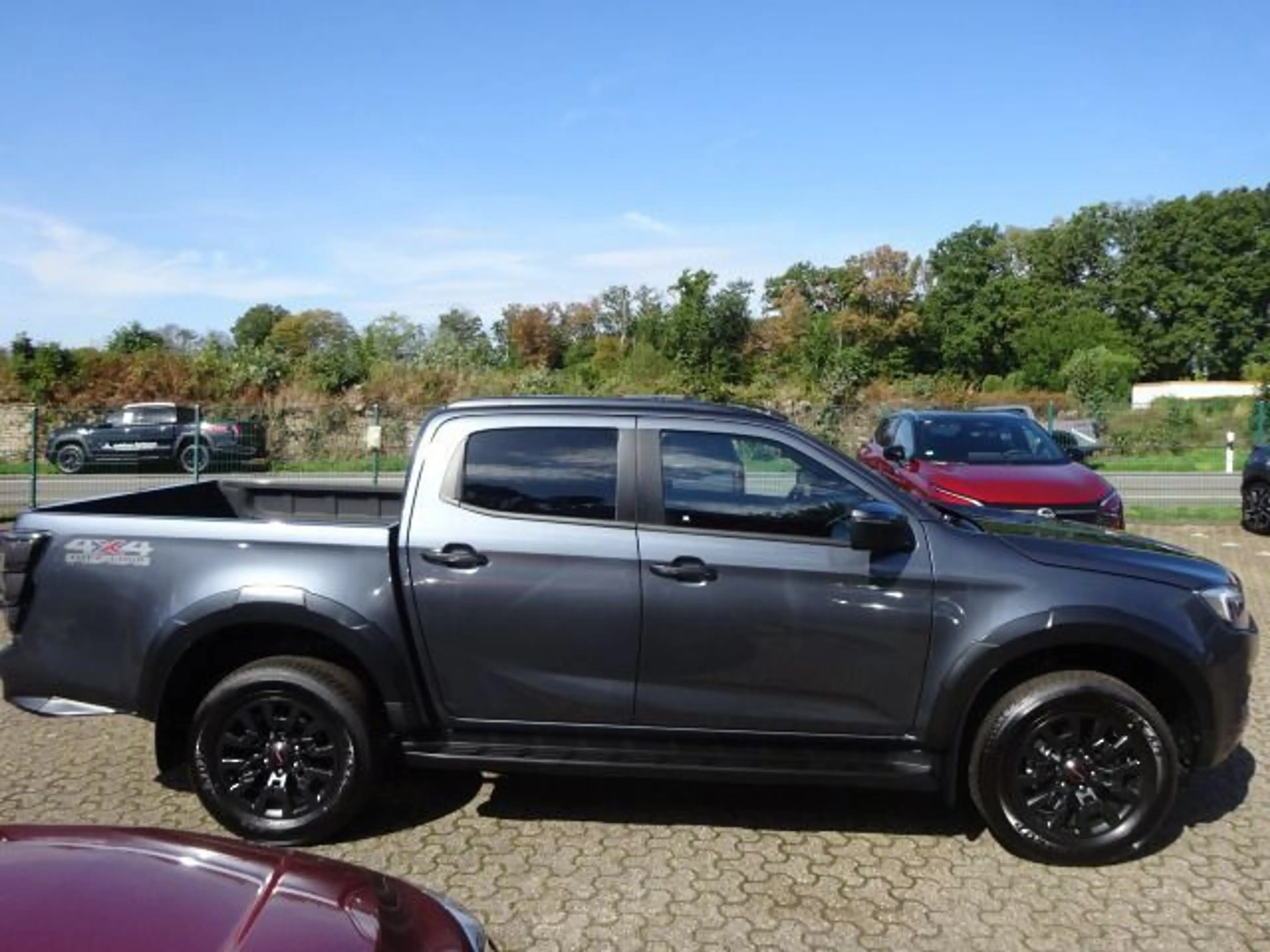 Isuzu D-Max 2,2l AT Double Cab 4WD V-CROSS 360° — photo 4