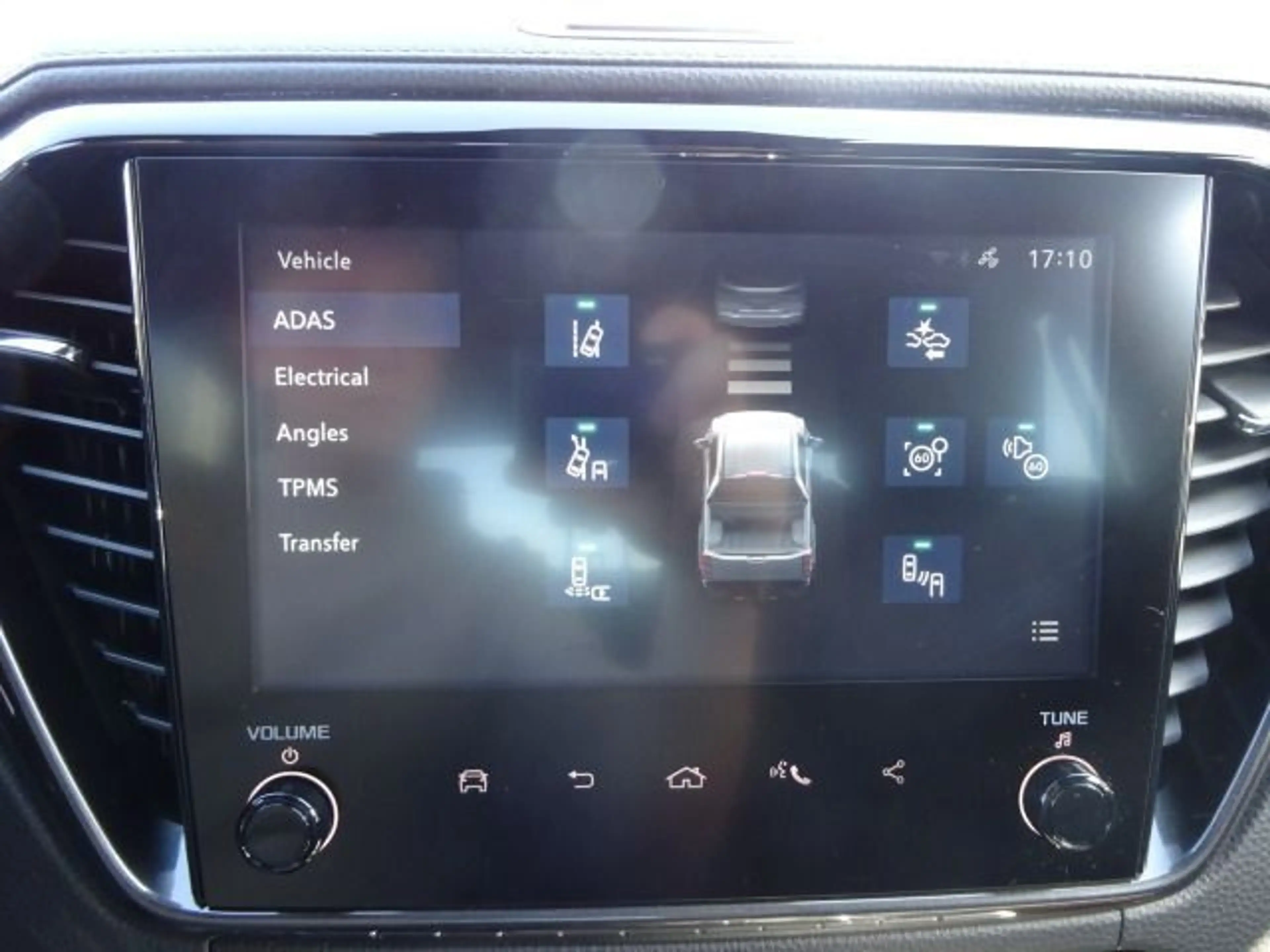Isuzu D-Max 2,2l AT Double Cab 4WD V-CROSS 360° — photo 14