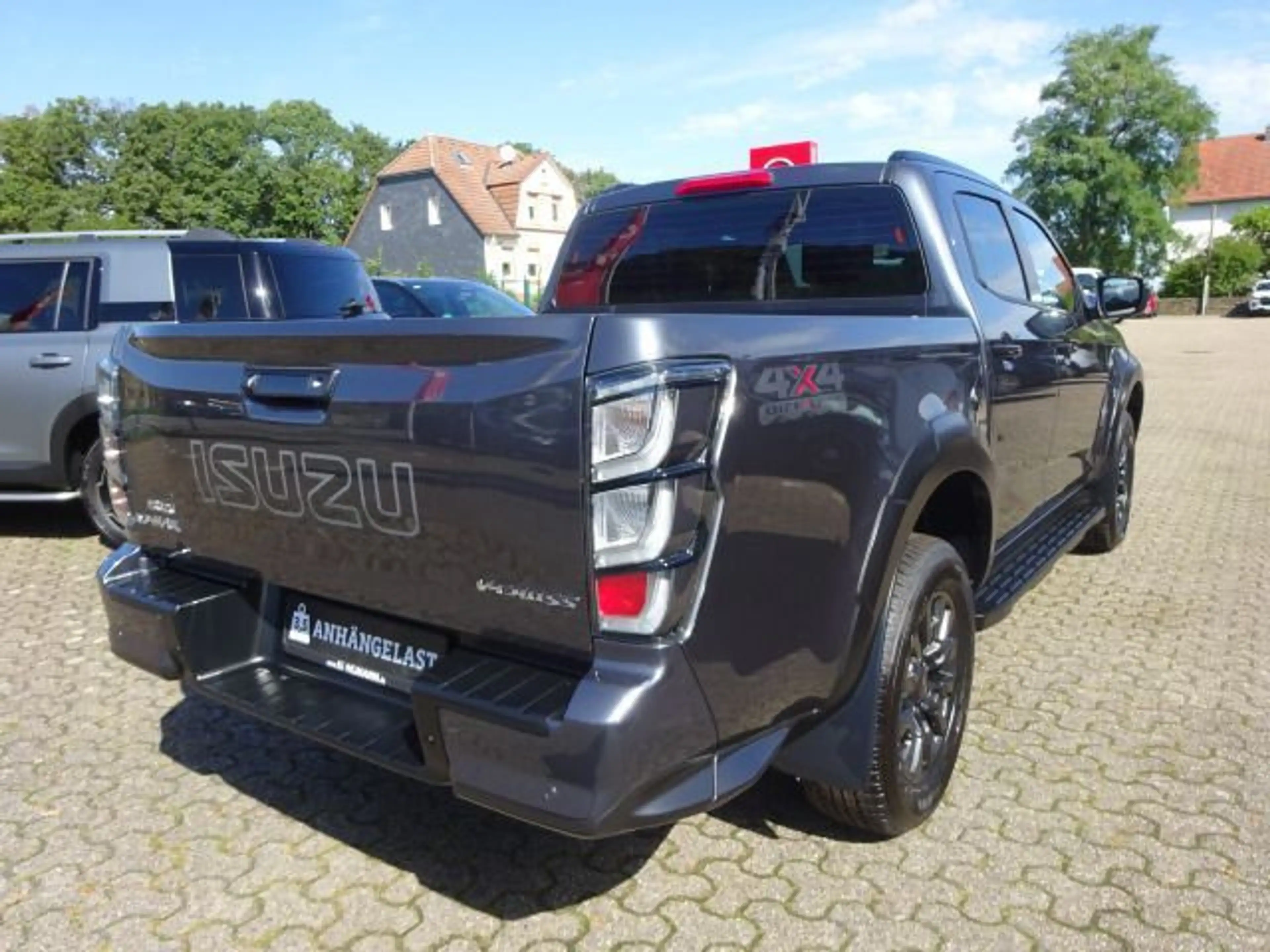 Isuzu D-Max 2,2l AT Double Cab 4WD V-CROSS 360° — photo 5