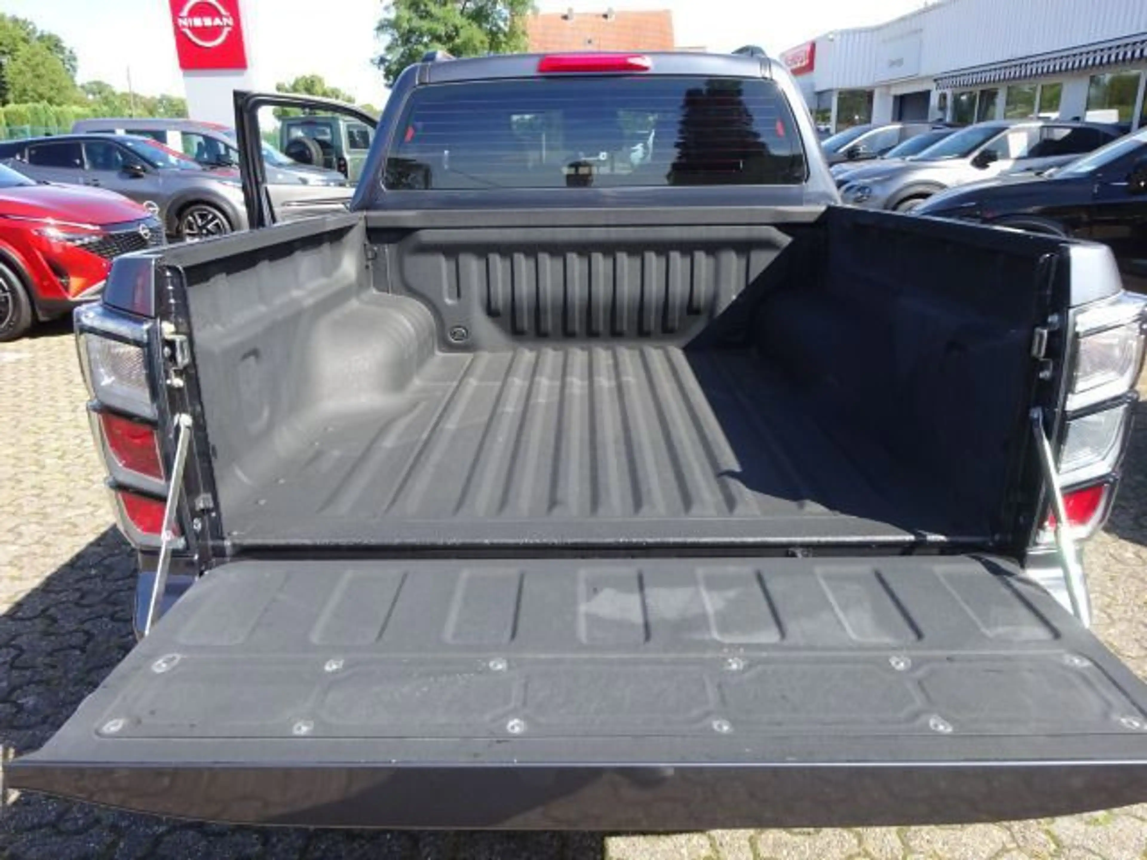 Isuzu D-Max 2,2l AT Double Cab 4WD V-CROSS 360° — photo 11
