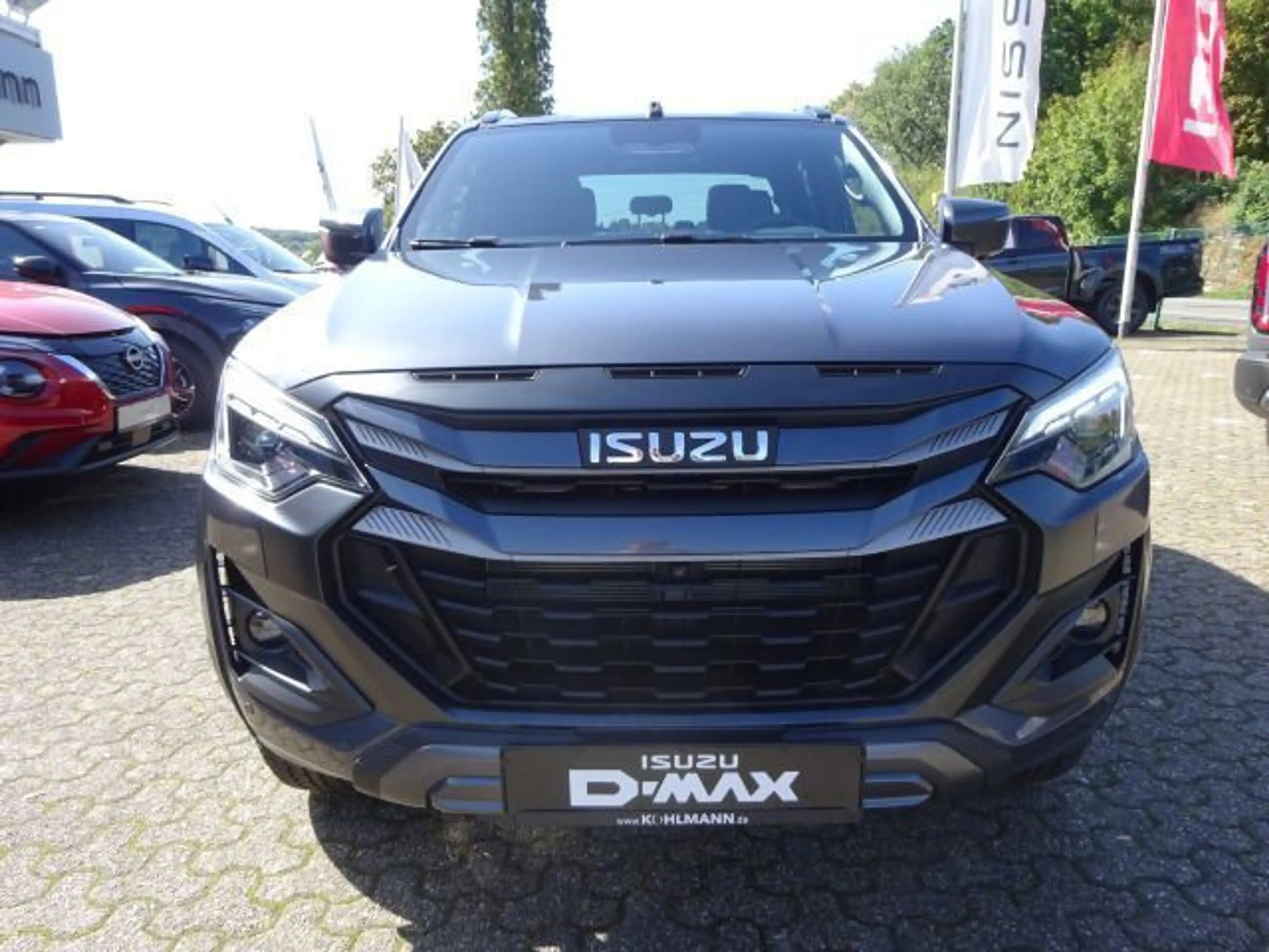 Isuzu D-Max 2,2l AT Double Cab 4WD V-CROSS 360° — photo 2