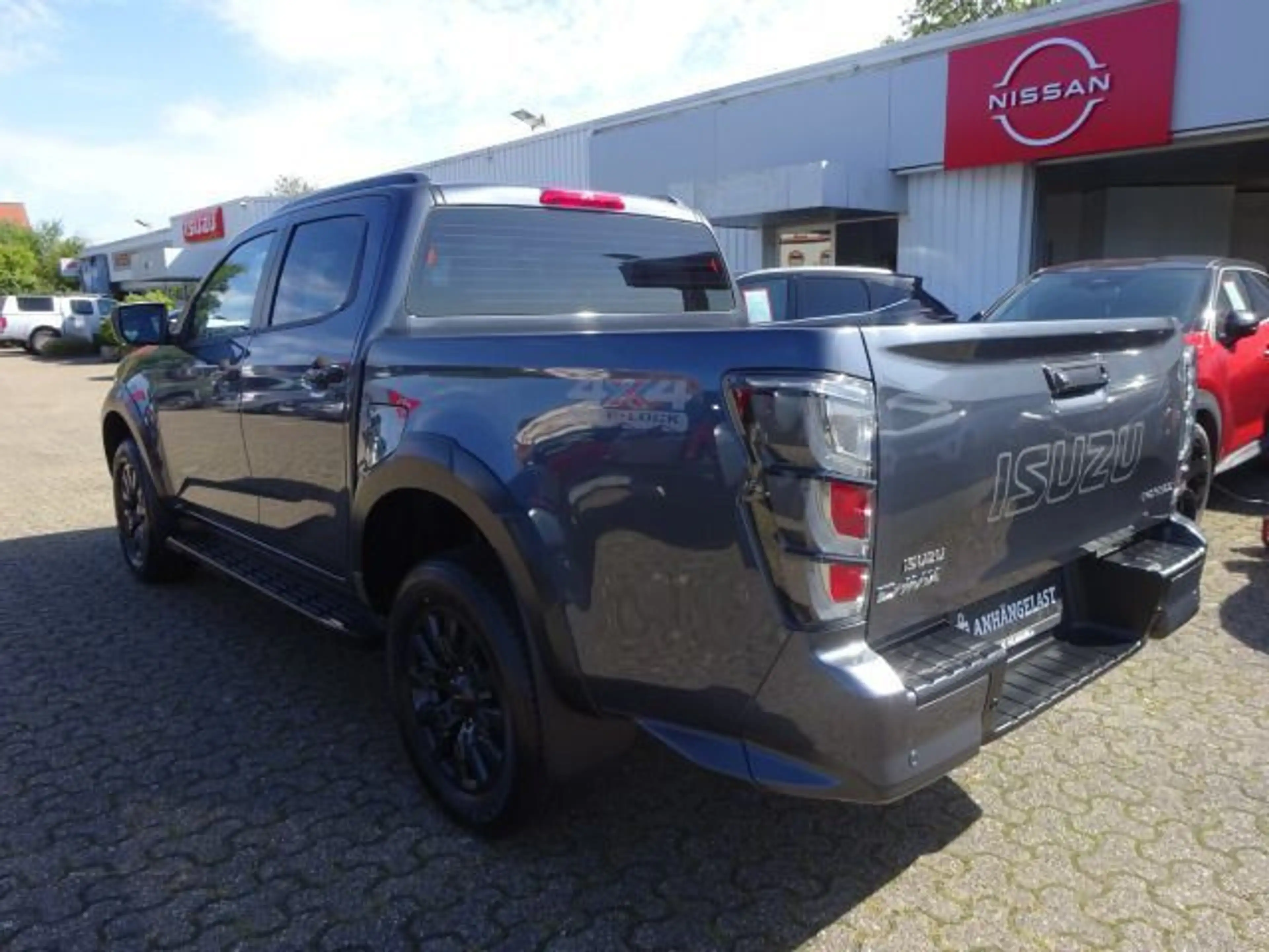Isuzu D-Max 2,2l AT Double Cab 4WD V-CROSS 360° — photo 7