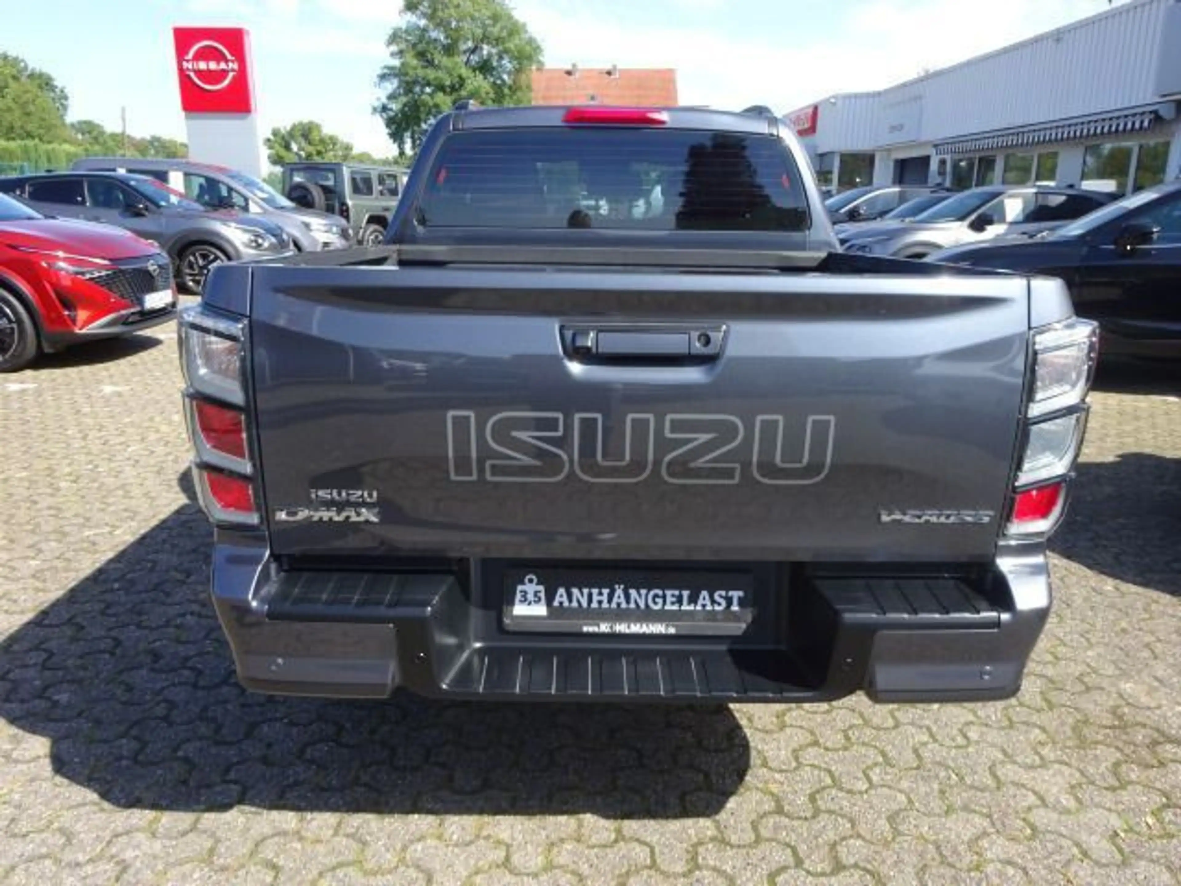 Isuzu D-Max 2,2l AT Double Cab 4WD V-CROSS 360° — photo 6
