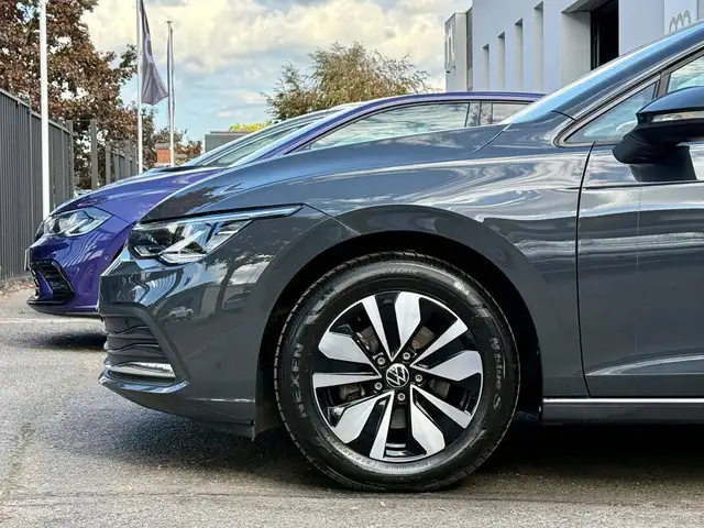 Volkswagen Golf view 2