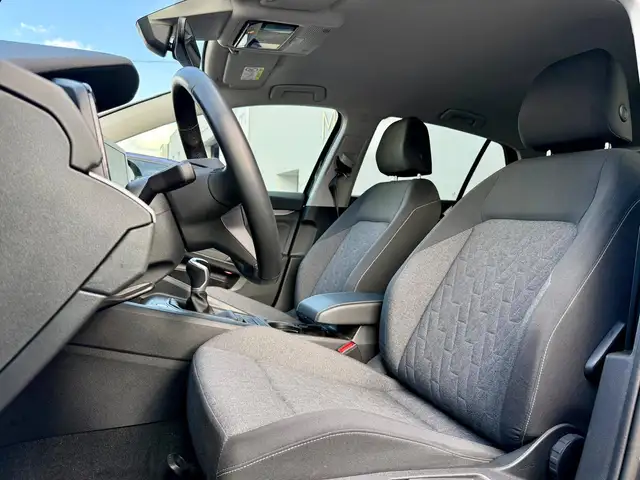 Volkswagen Golf view 21