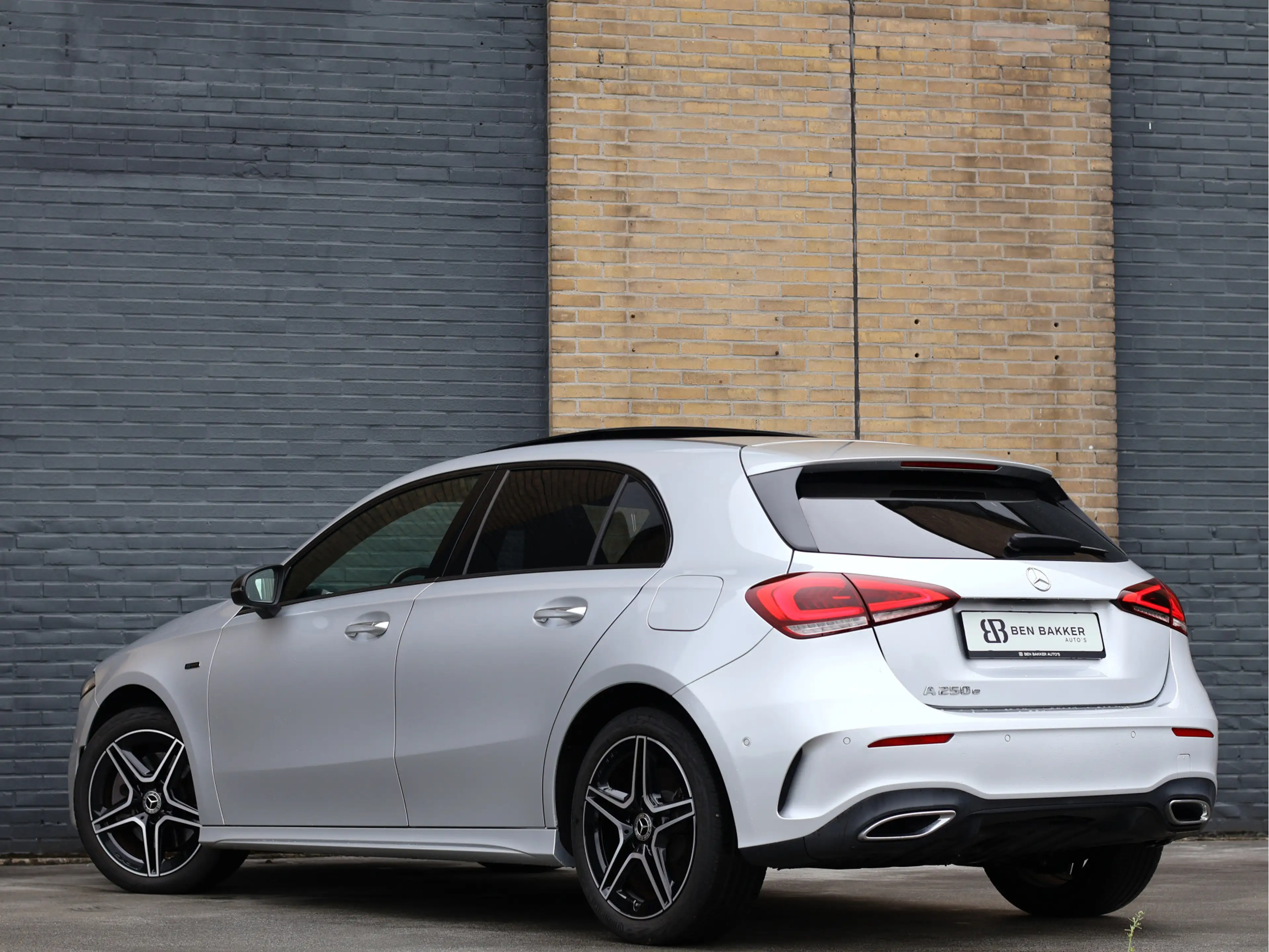 Mercedes-Benz A 250 e AMG Limited | Night Pakket | Pano | Sfeerverlich — photo 2