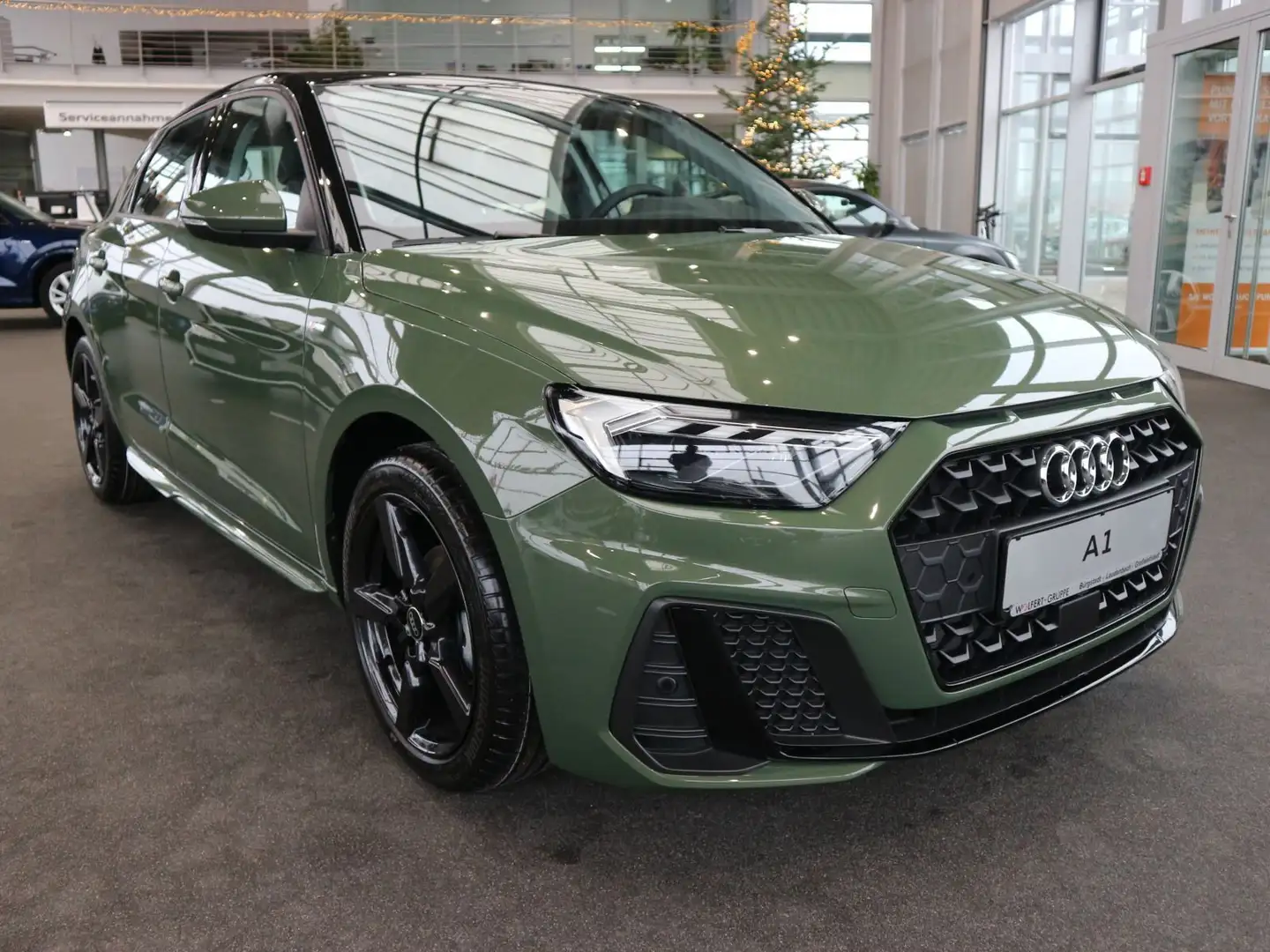 Audi A1 S line 25 TFSI S tronic*CARPLAY*LED Grün - 2