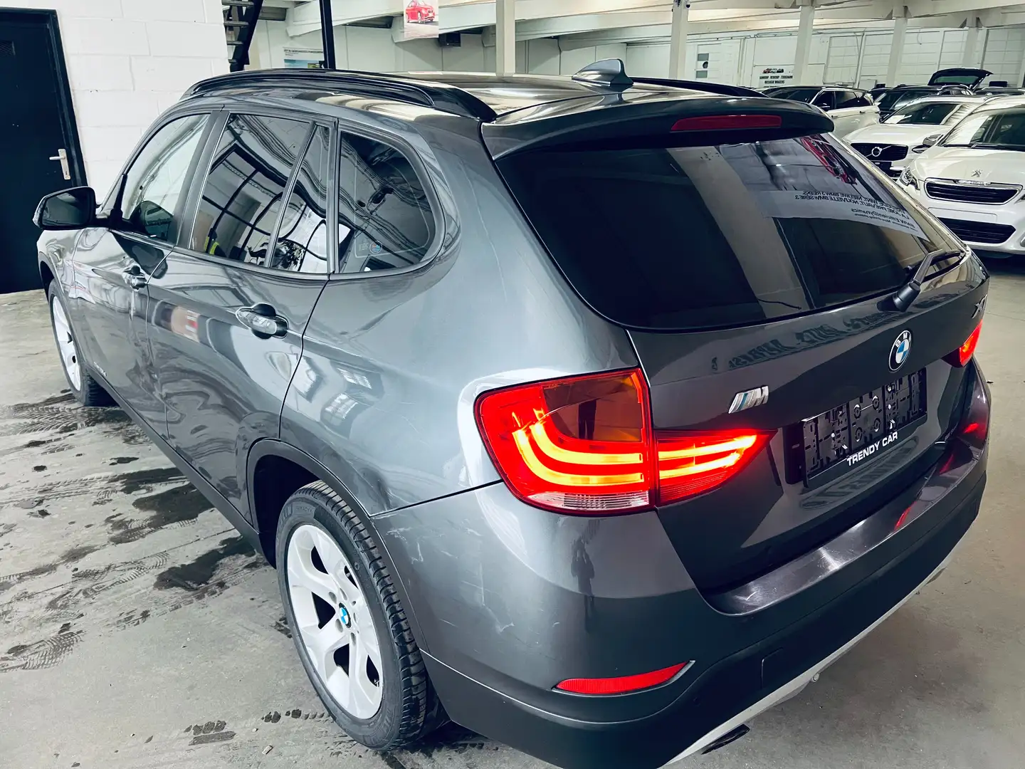 BMW X1 sDrive20d+NAVI+CUIR+CRUISE+CARPASS Grau - 2