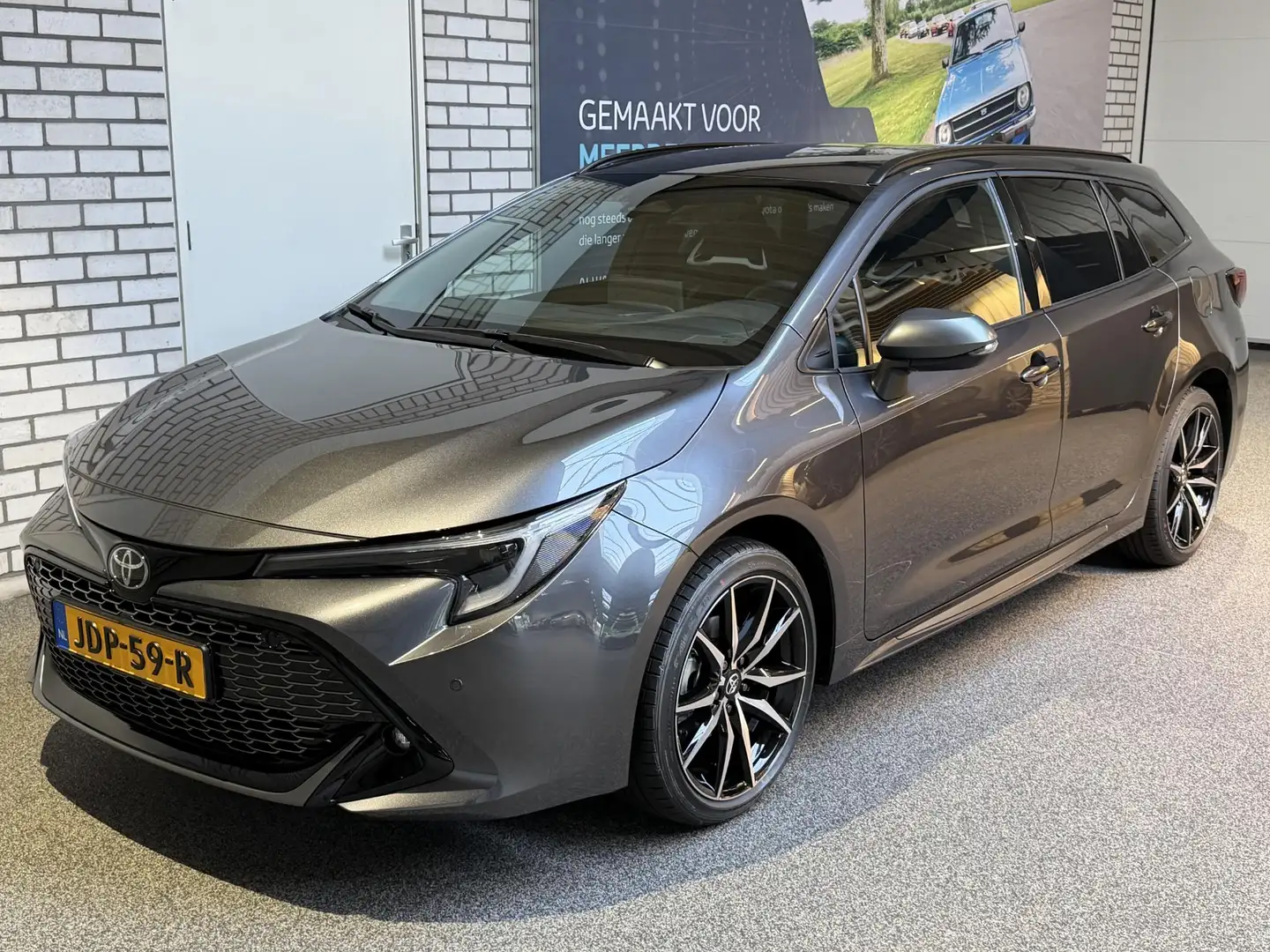 Toyota Corolla Touring Sports Hybrid 140 GR Sport automaat Grau - 2