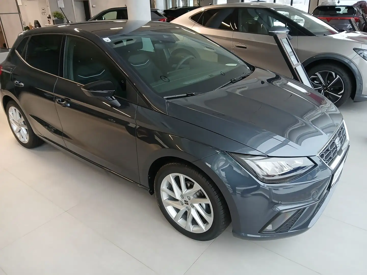 SEAT Ibiza FR Edition 1.0 TSI Grau - 1